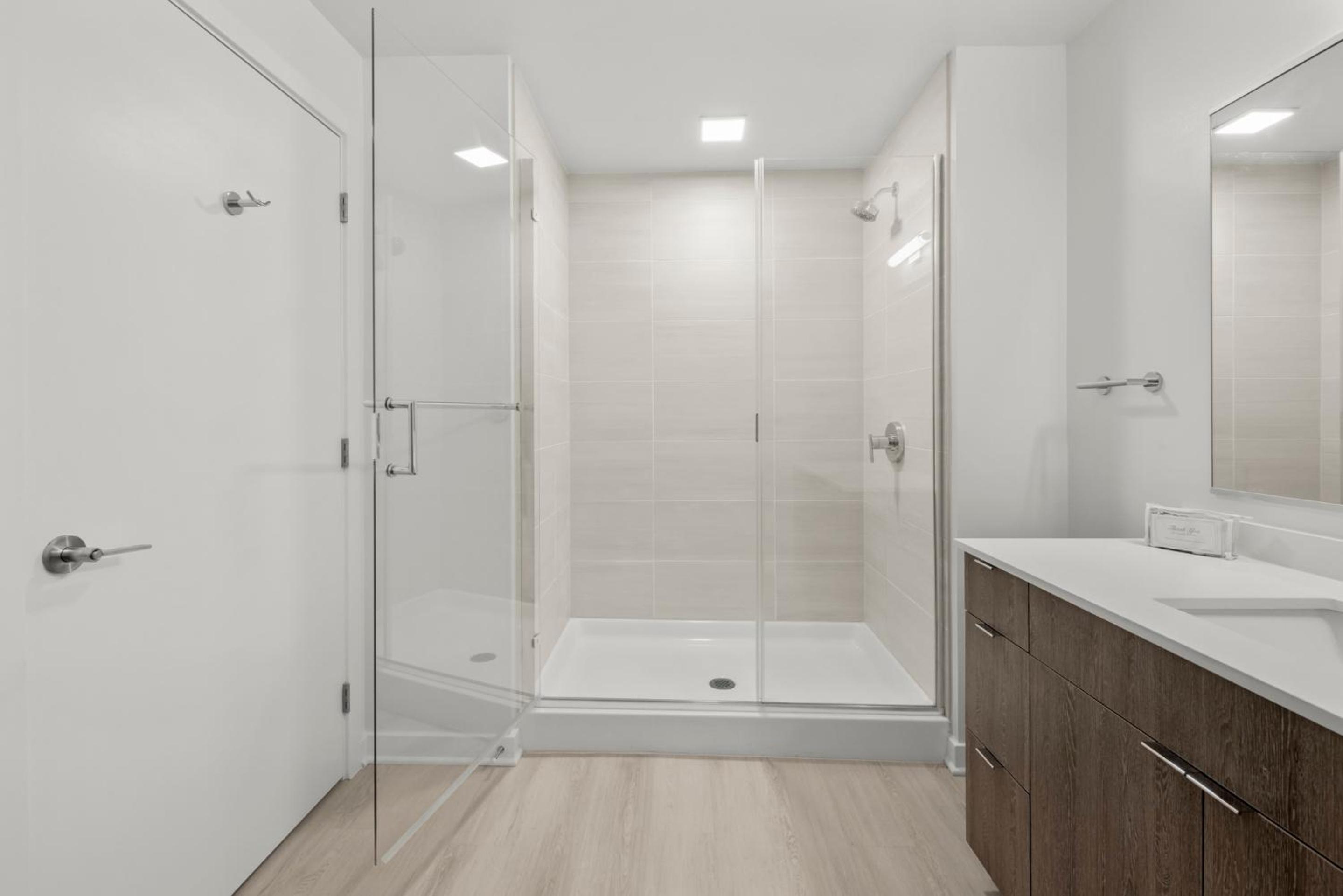 Deluxe One Bedroom with Balcony - Photo 4