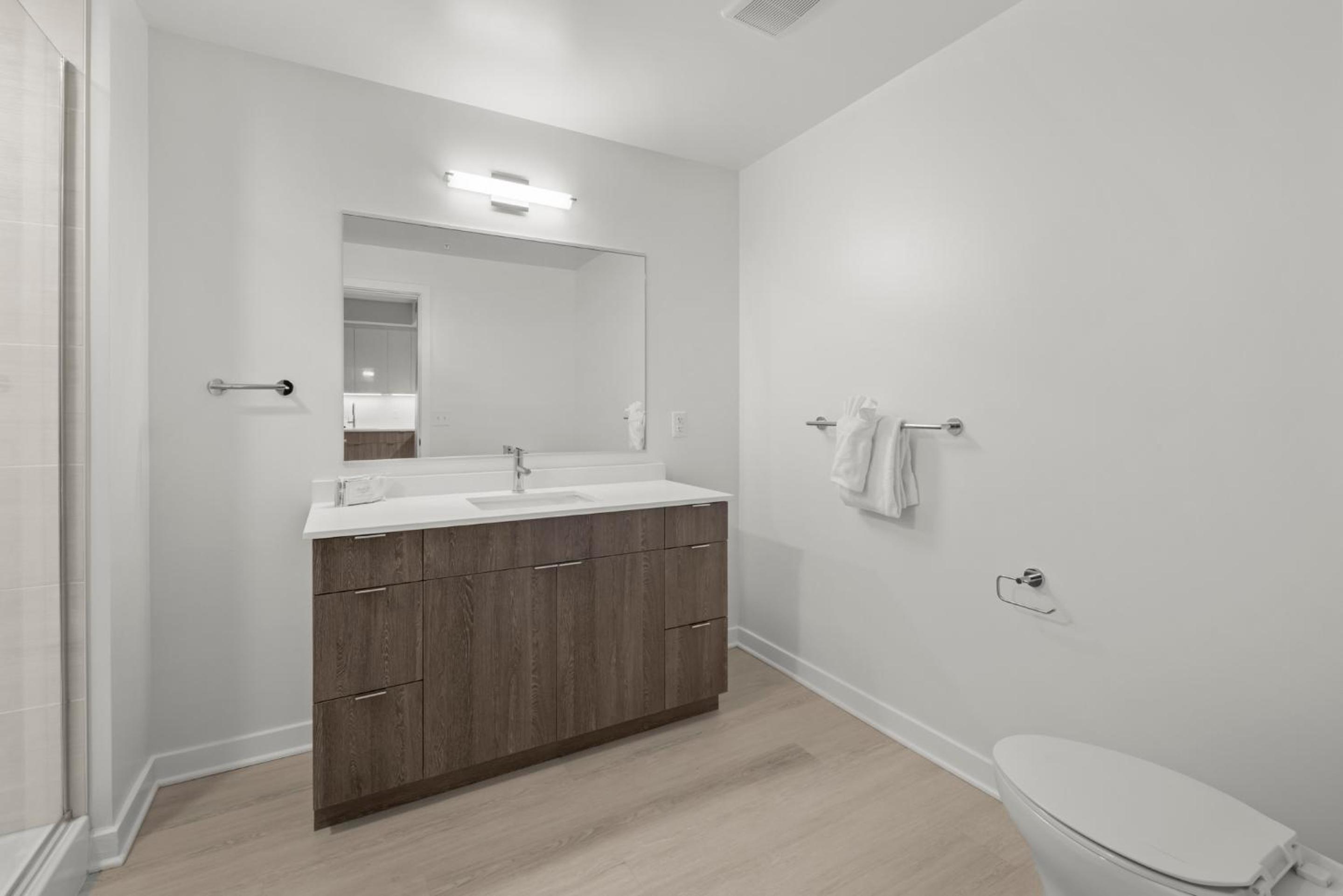 Deluxe One Bedroom with Balcony - Photo 3
