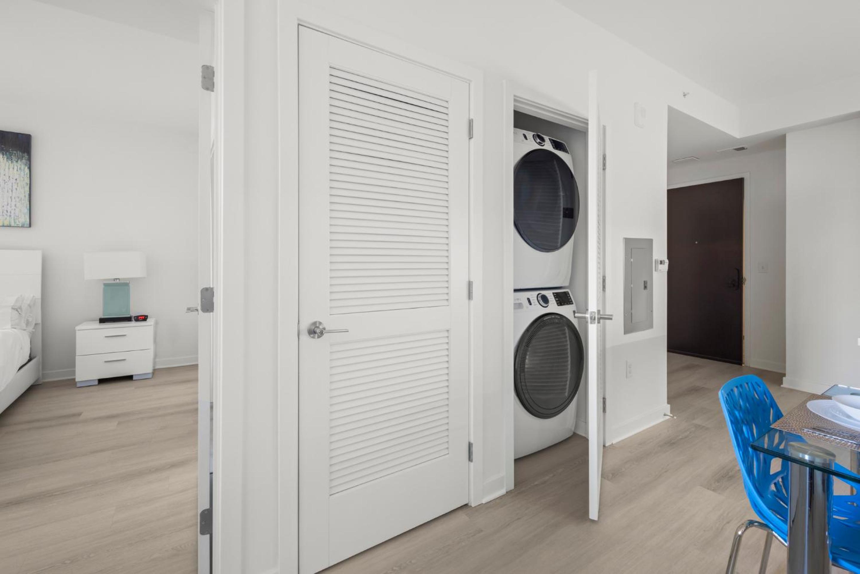 Deluxe One Bedroom with Balcony - Photo 11