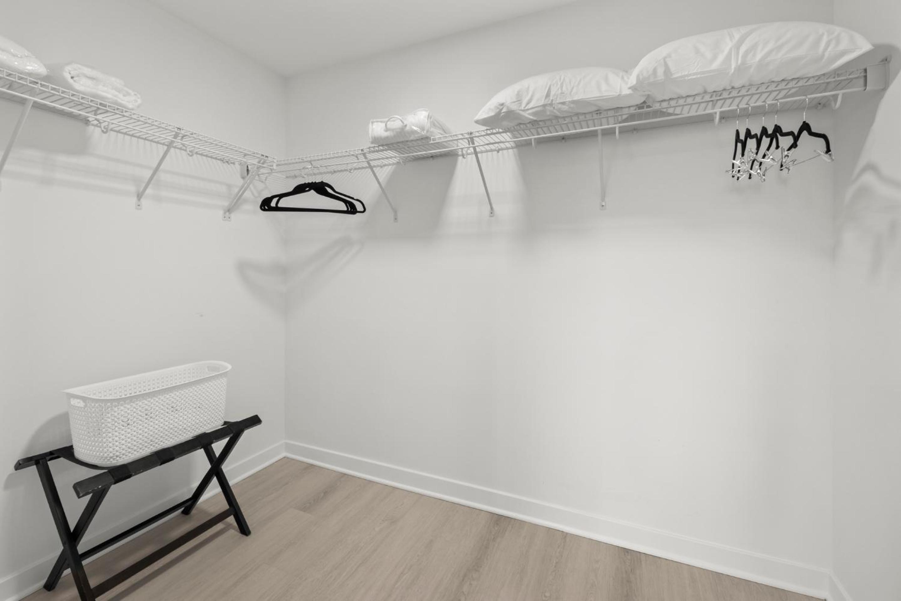 Deluxe One Bedroom with Balcony - Photo 5