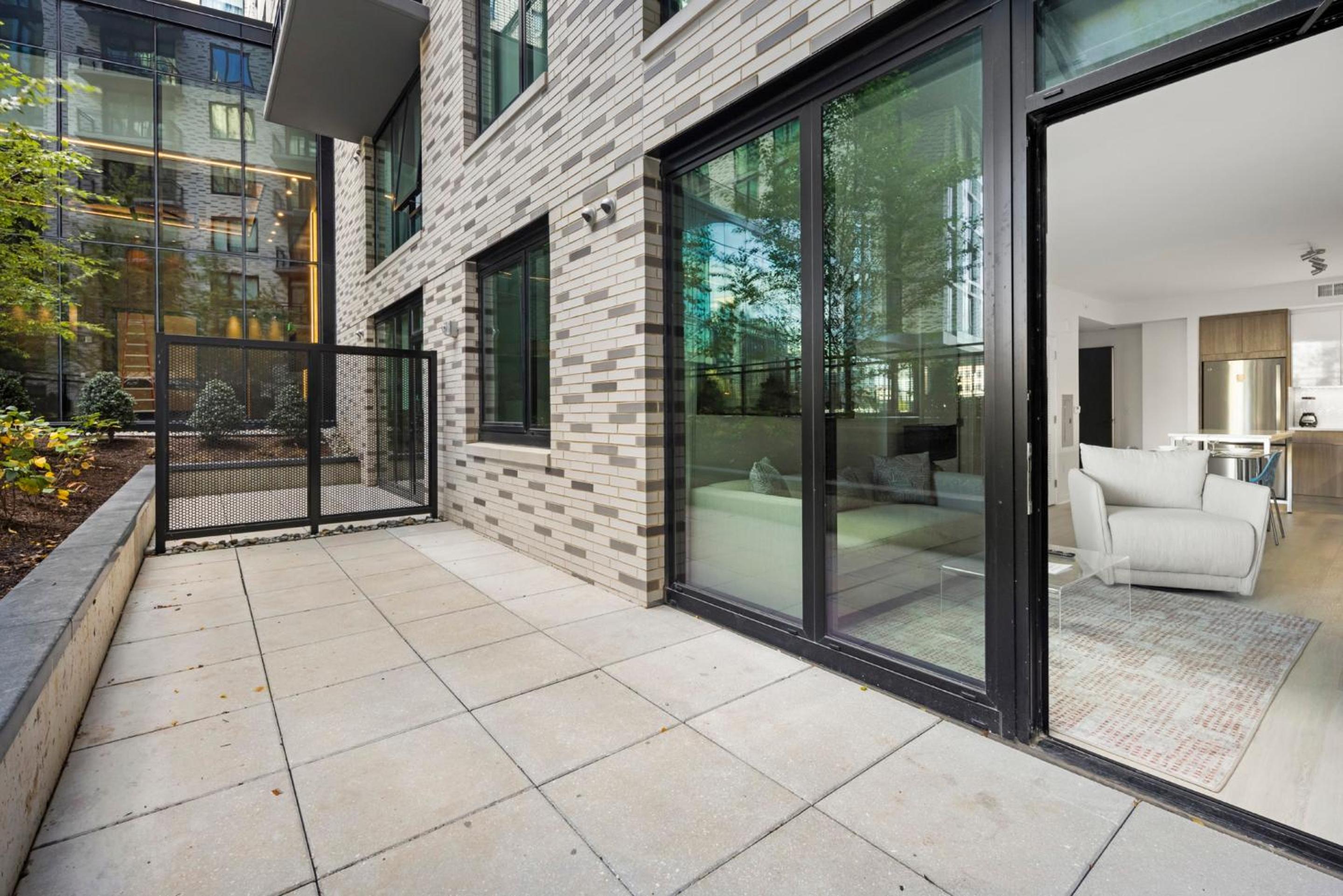 Deluxe One Bedroom with Balcony - Photo 6