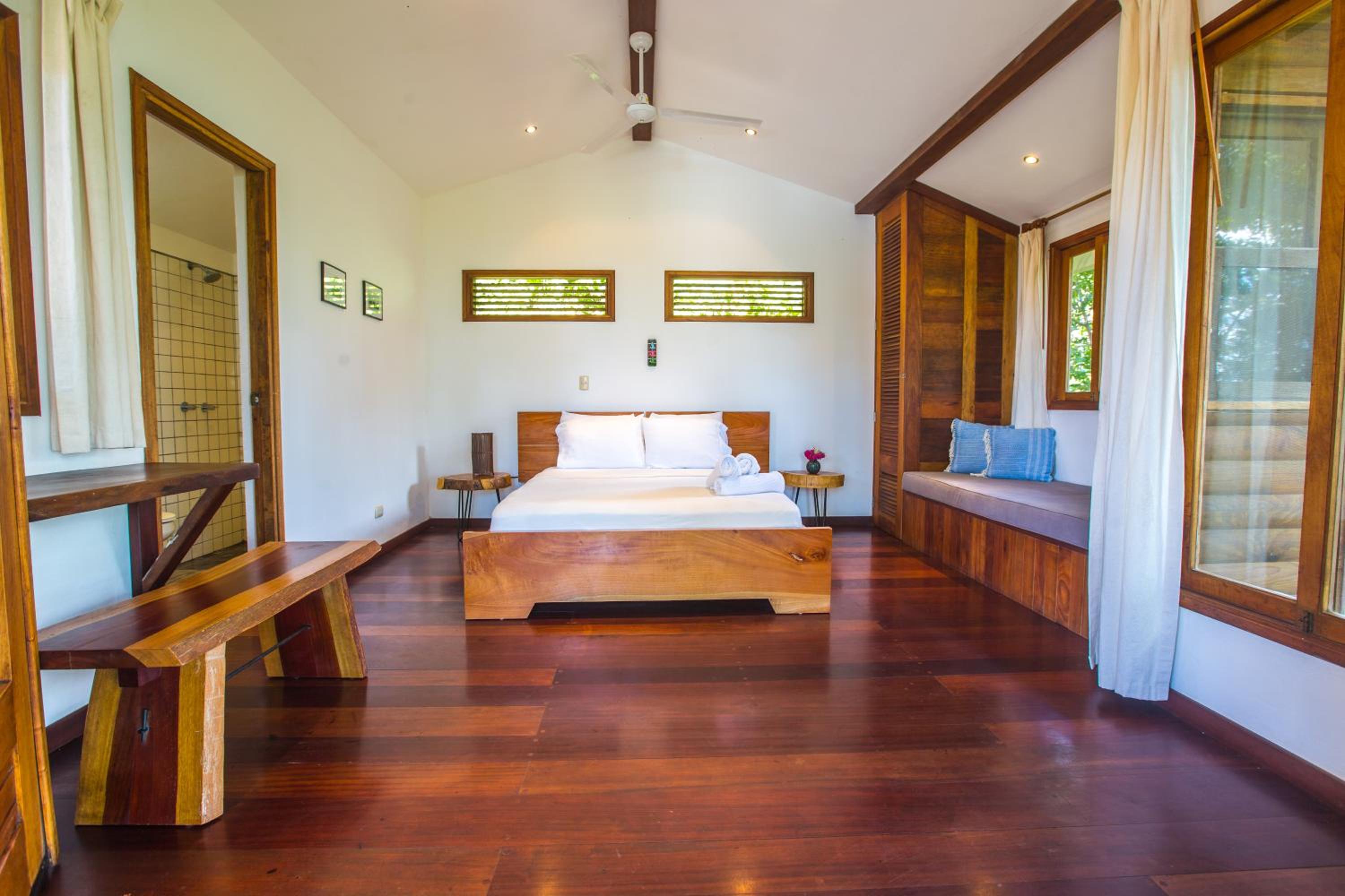Deluxe Bungalow photo 2