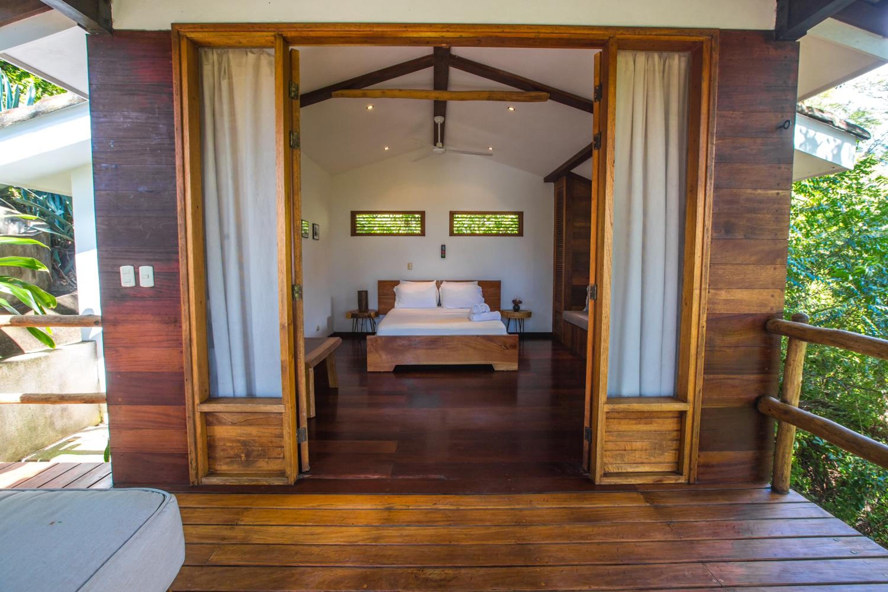 Deluxe Bungalow photo 3