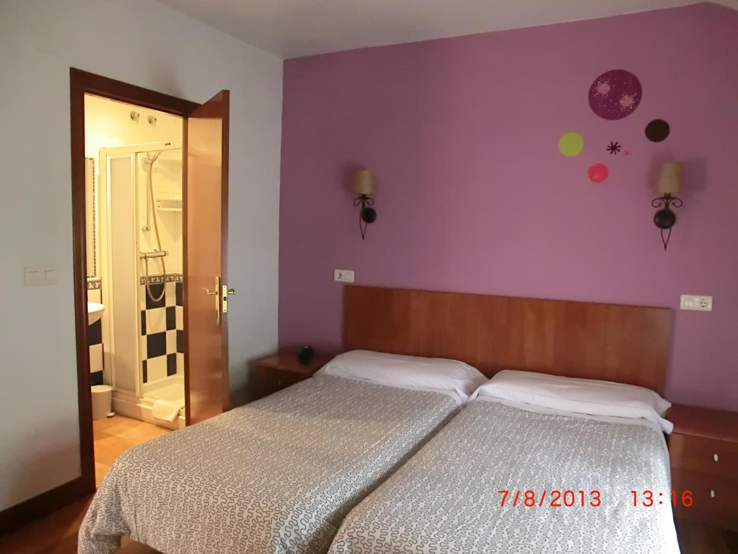Twin Room - Photo 22