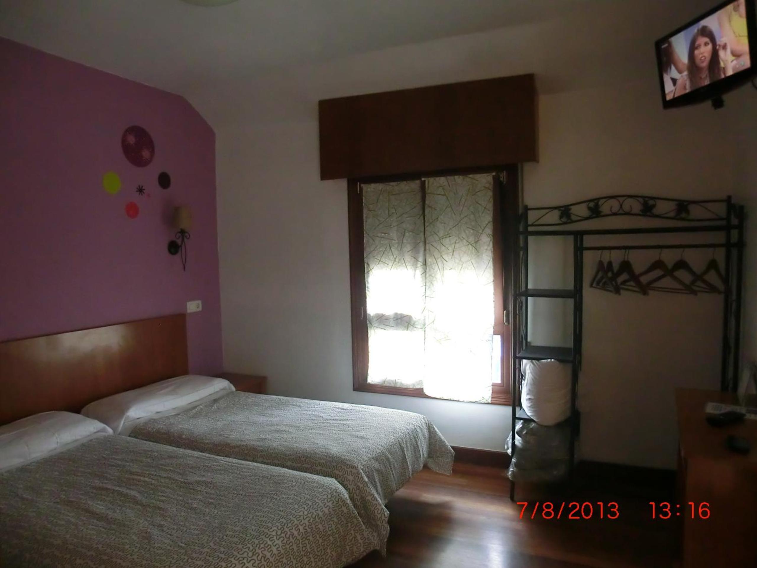 Twin Room - Photo 34