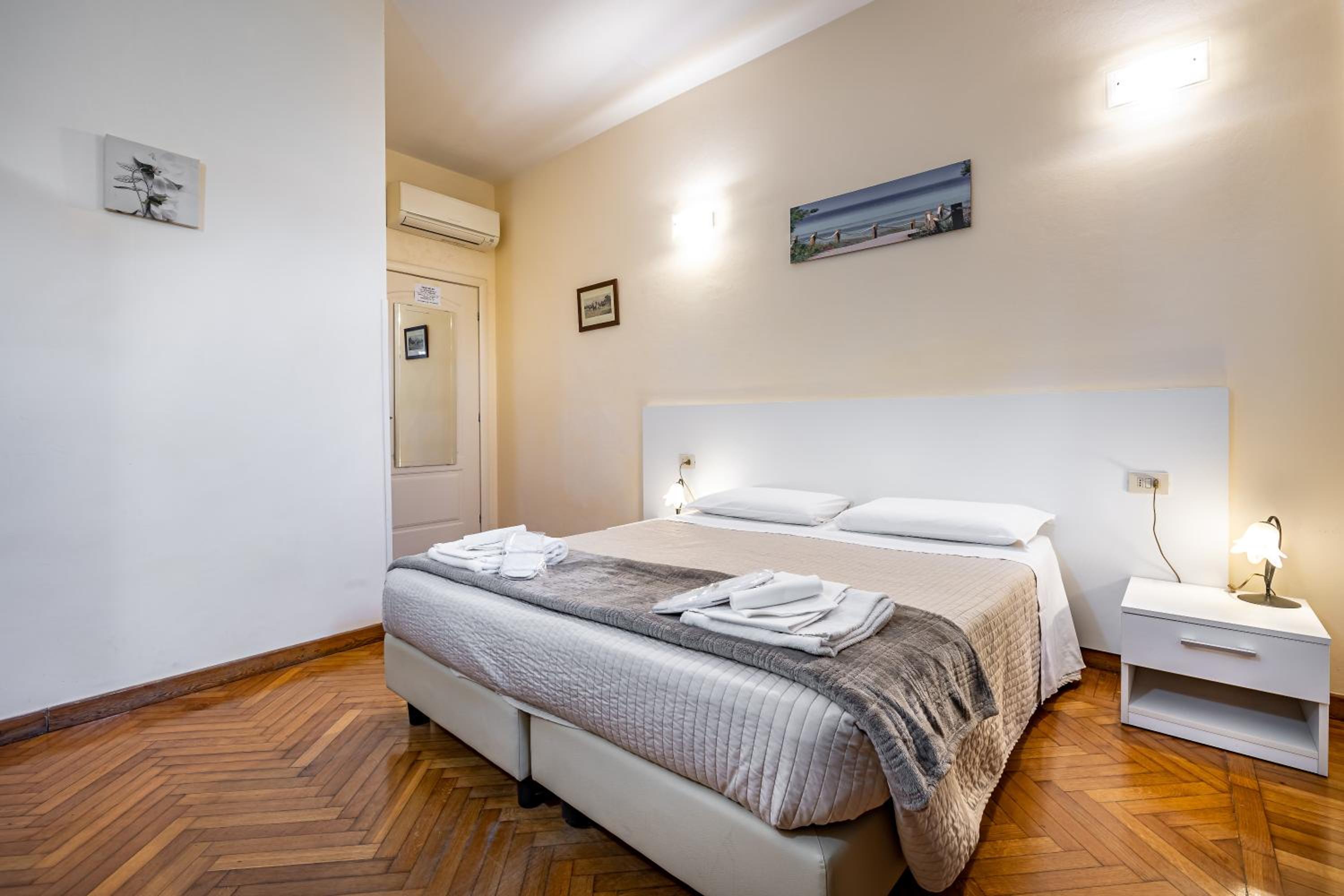 Standard Double Room photo 3