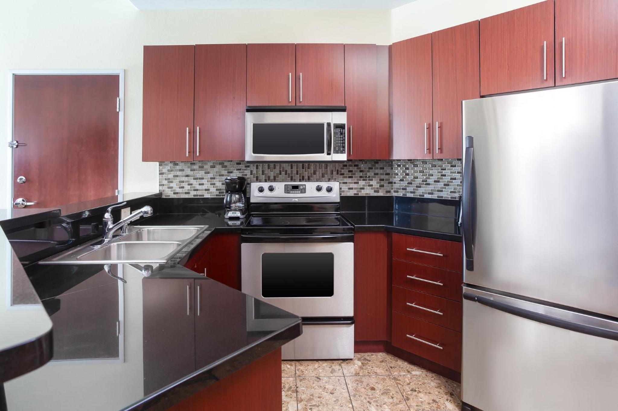 One-Bedroom King Suite with City View - Photo 4