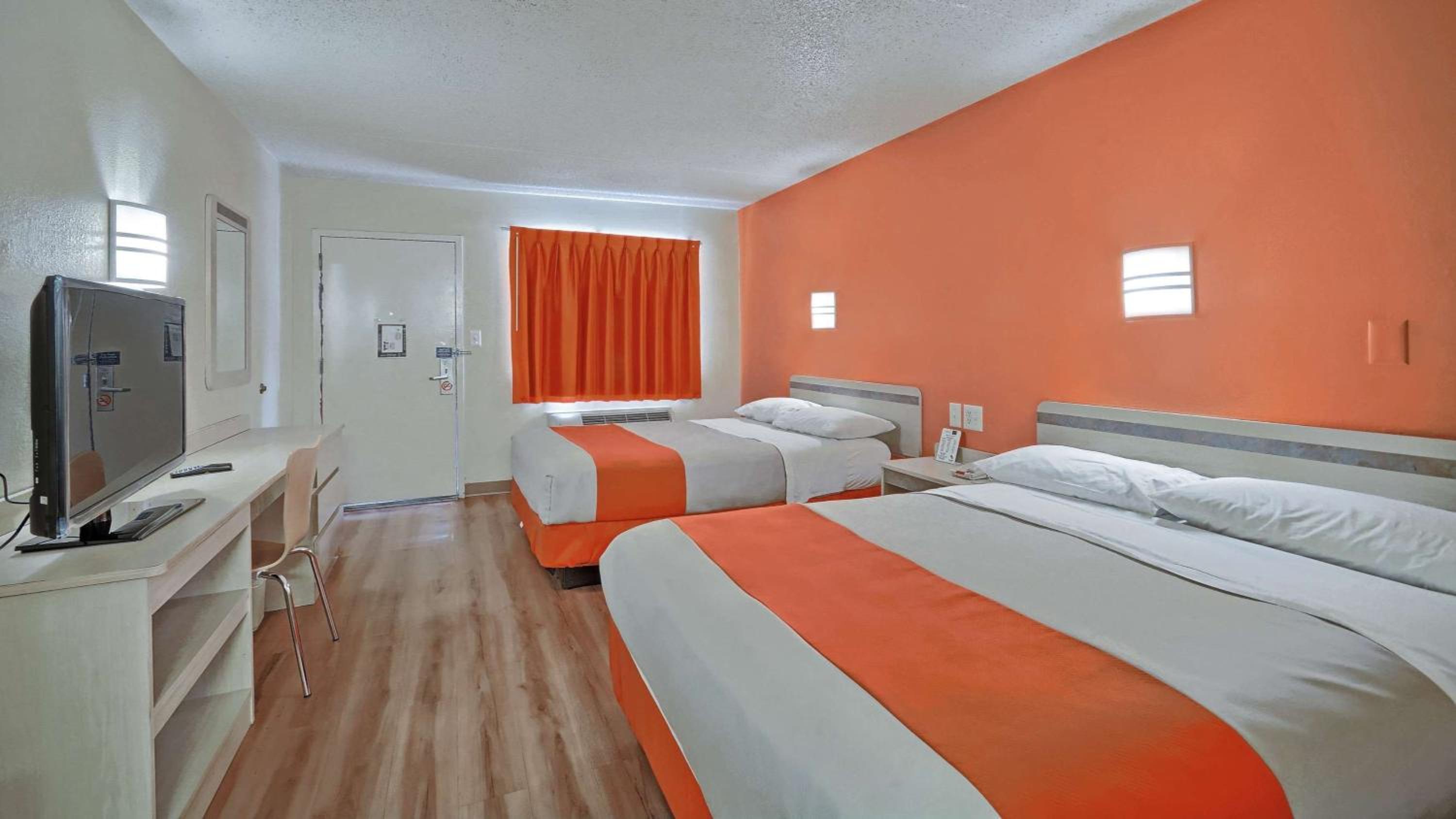 Queen Room with Two Queen Beds - Non-Smoking photo 1