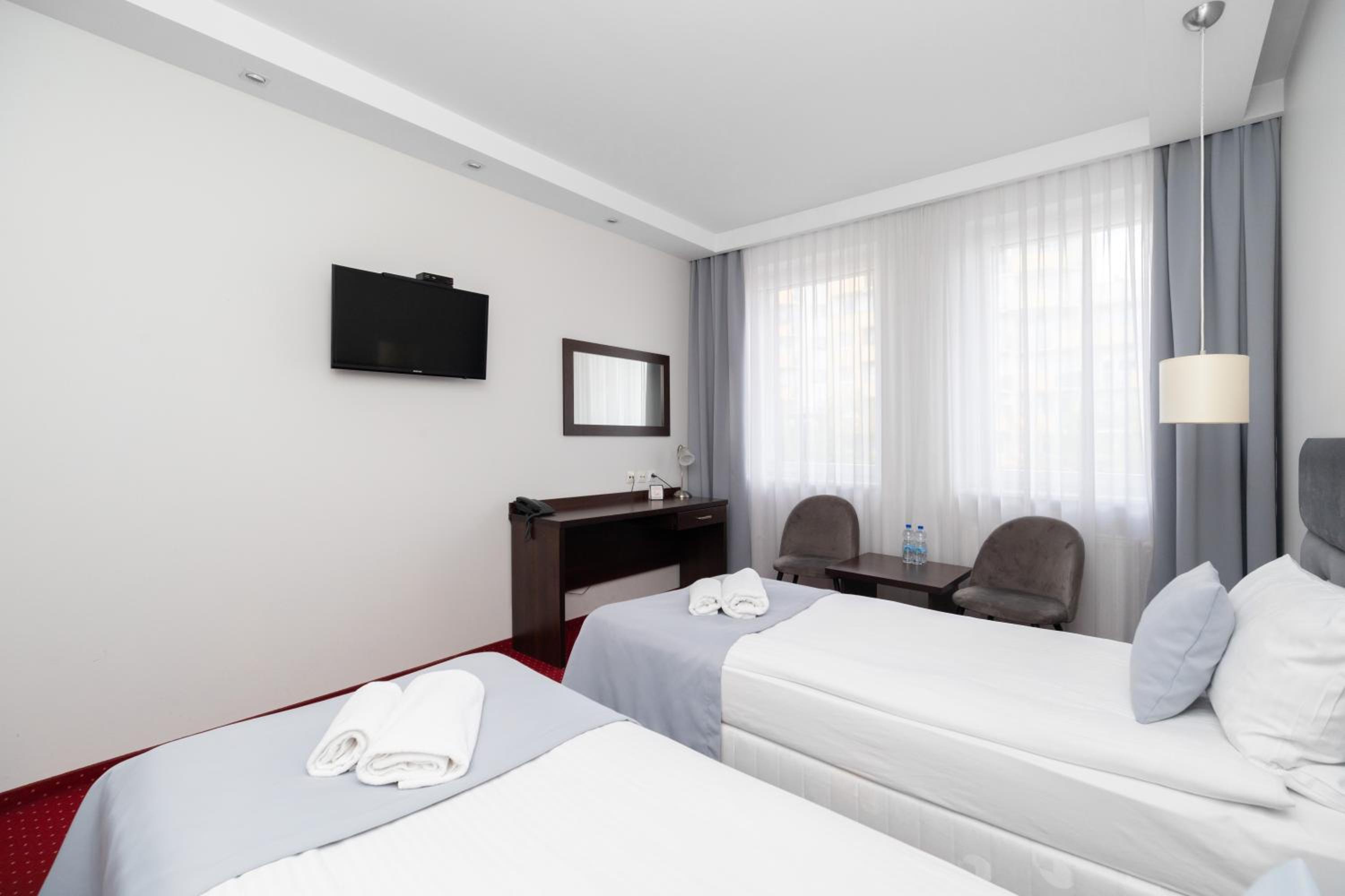 Twin Room - Photo 9