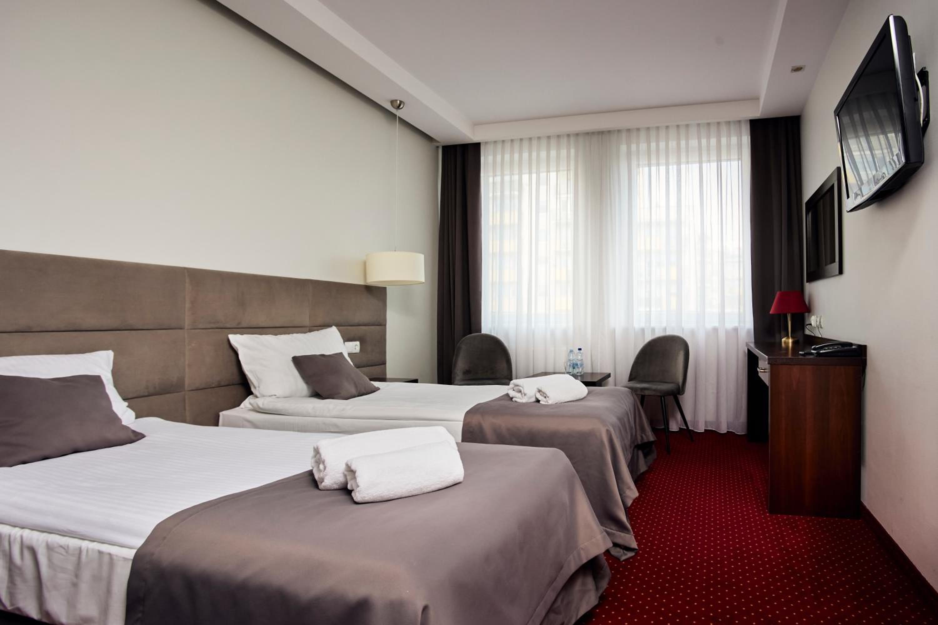 Twin Room - Photo 5
