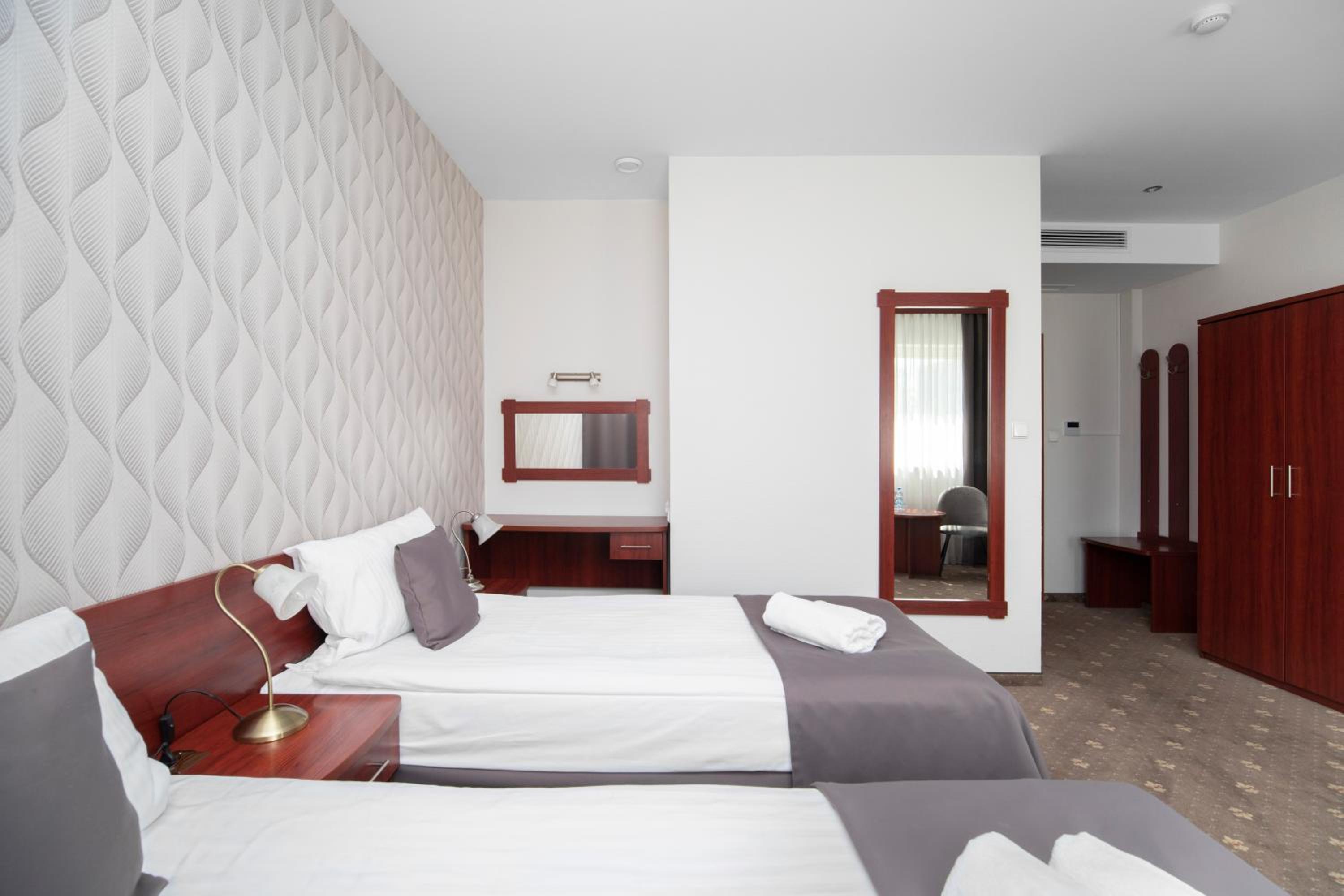 Twin Room - Photo 3