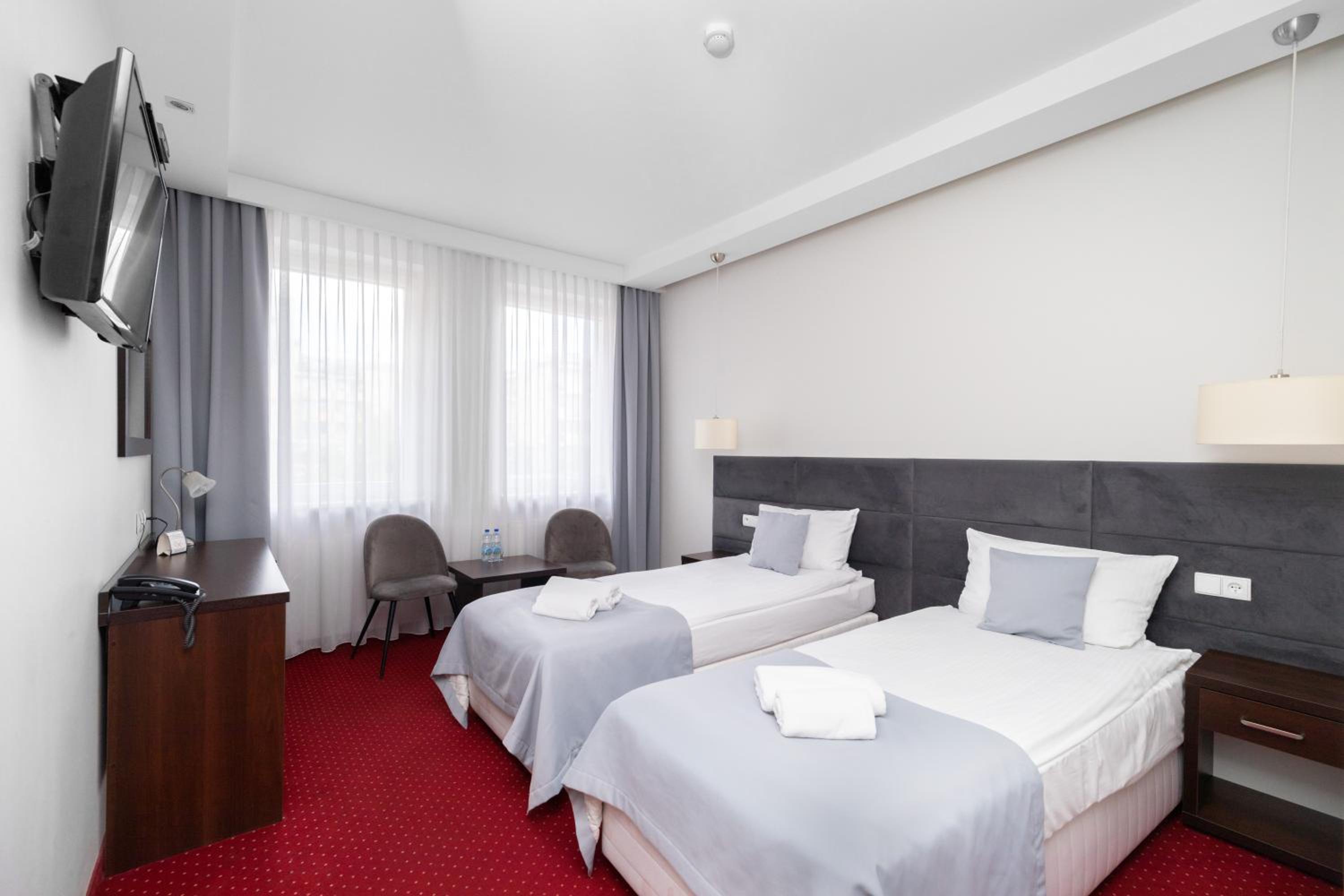 Twin Room - Photo 8
