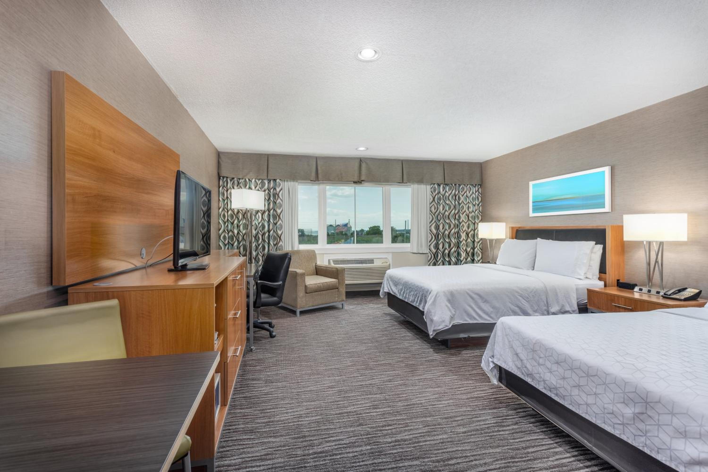 One-Bedroom Suite with Two Queen Beds - Photo 2