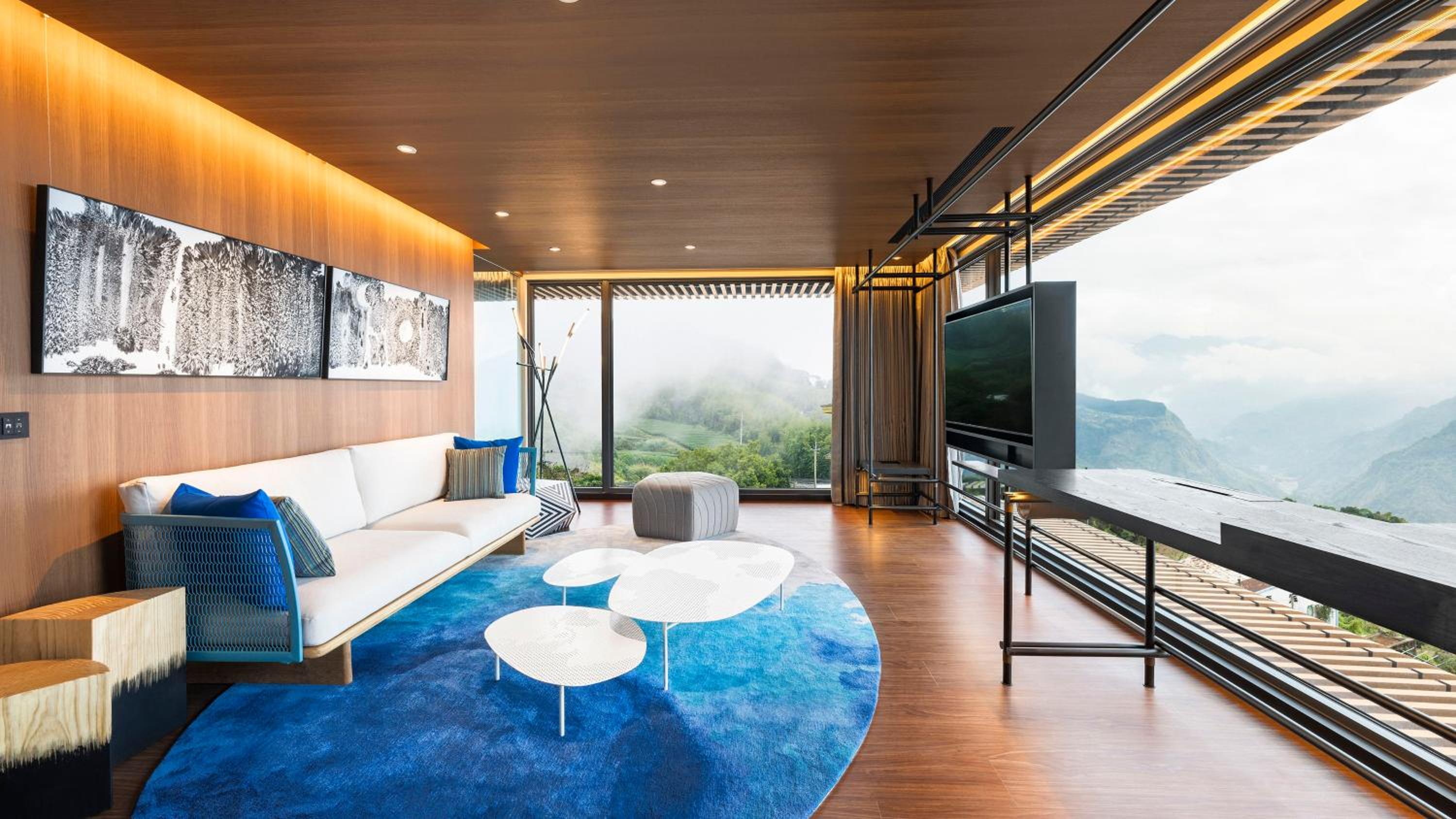 One-Bedroom Suite - Photo 7