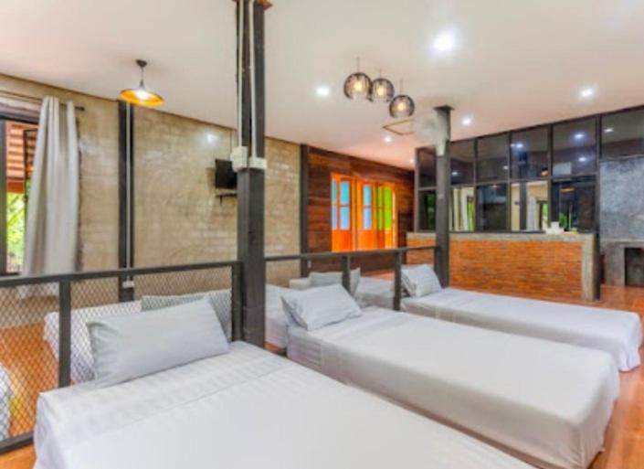 8-Bed Mixed Dormitory Room