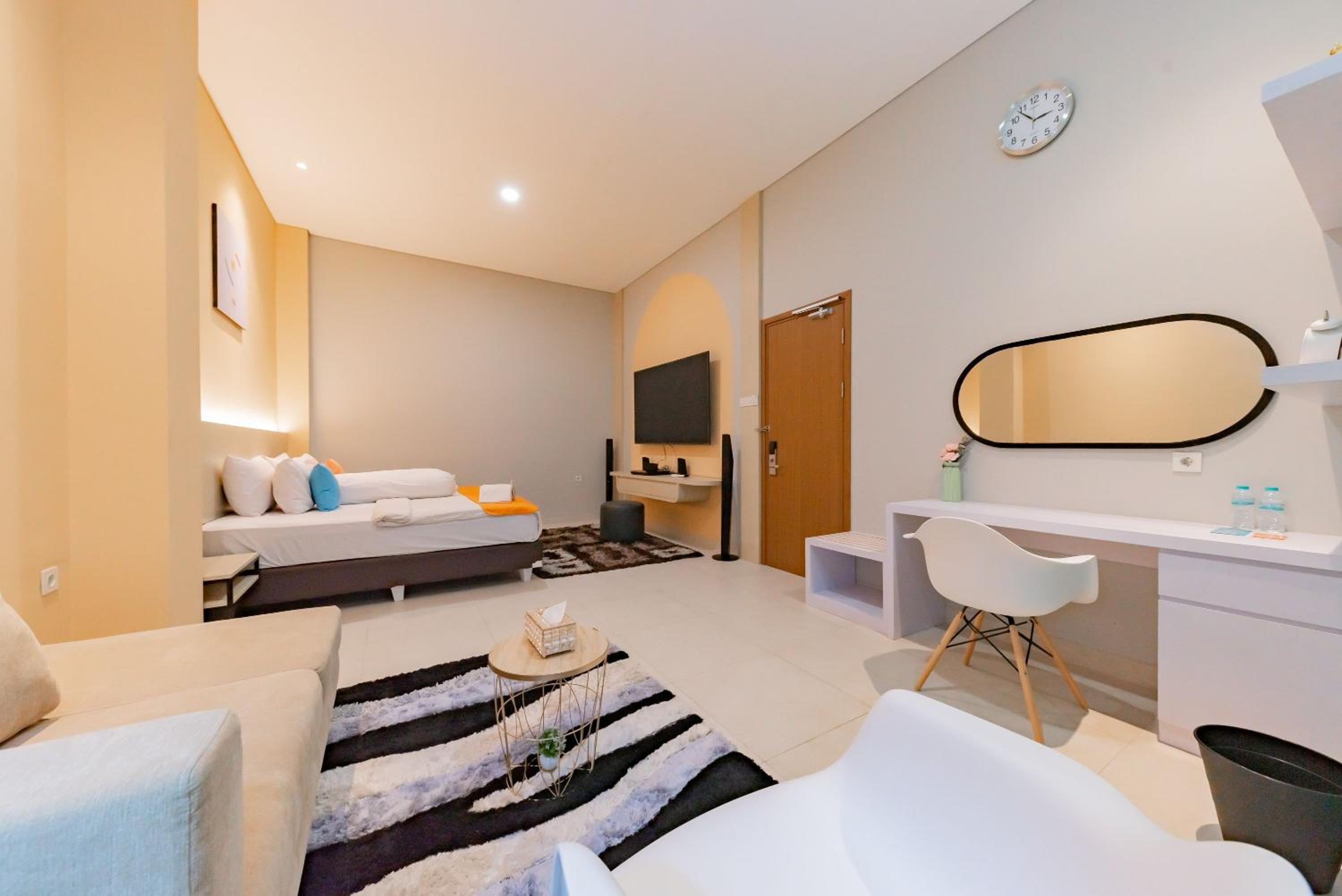 Suite - Photo 8