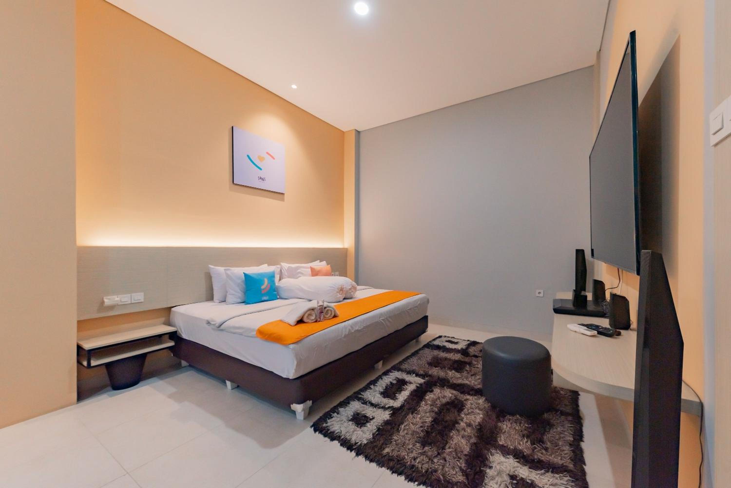 Suite - Photo 11