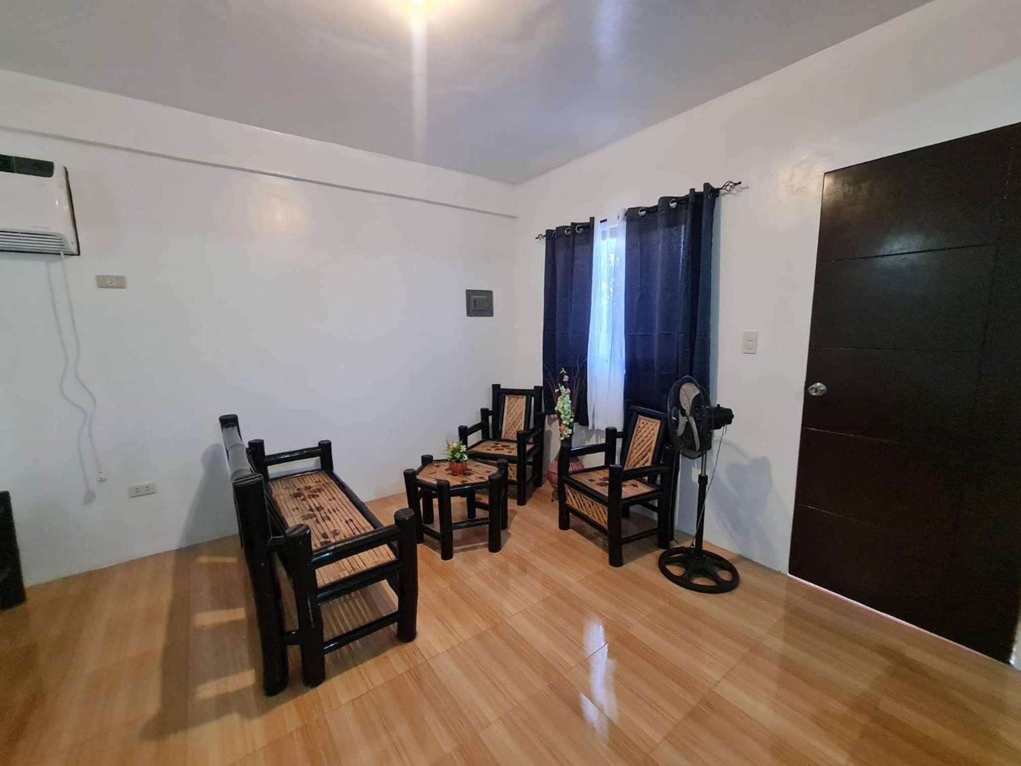 Family Studio - Photo 6