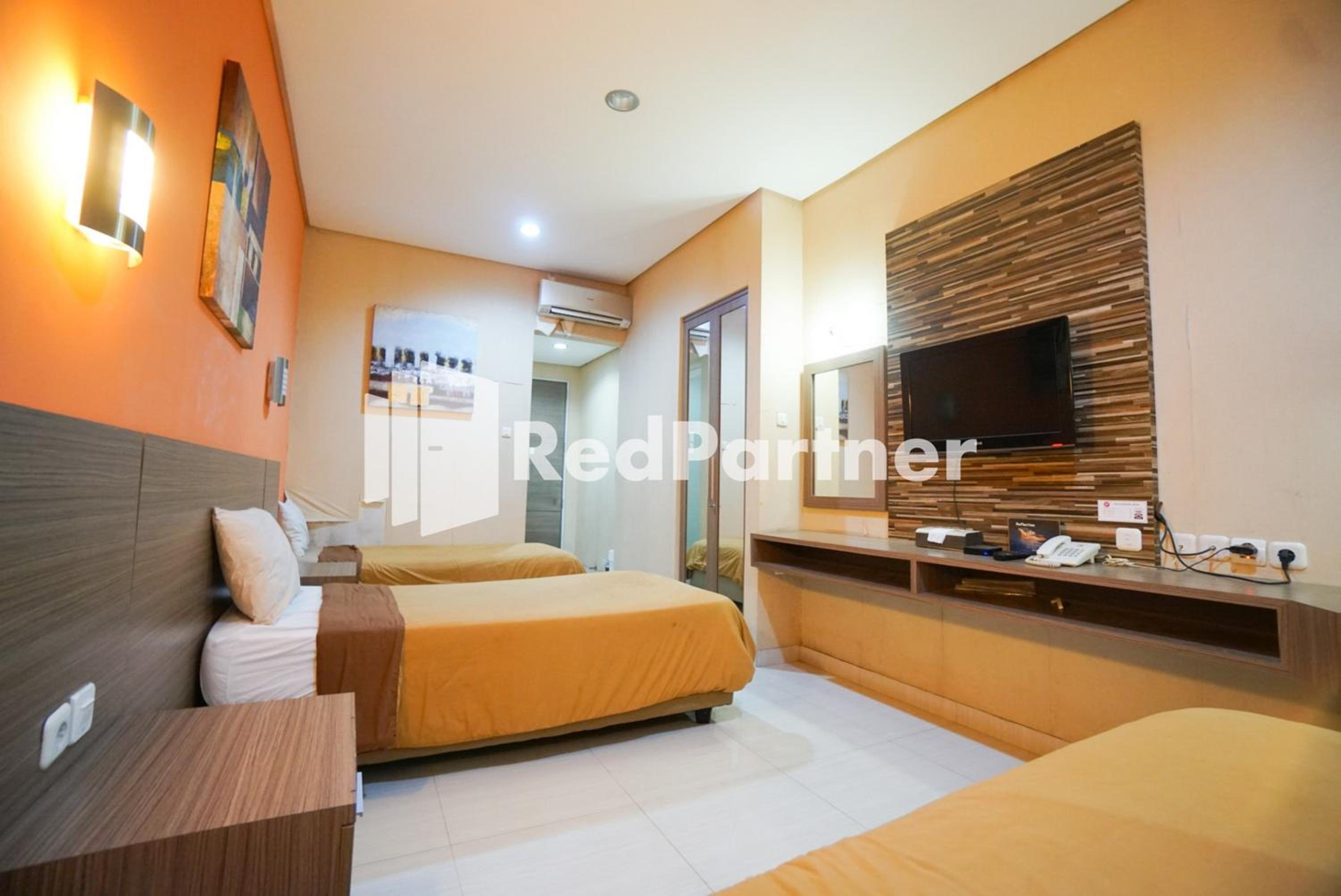 Family Room photo 3