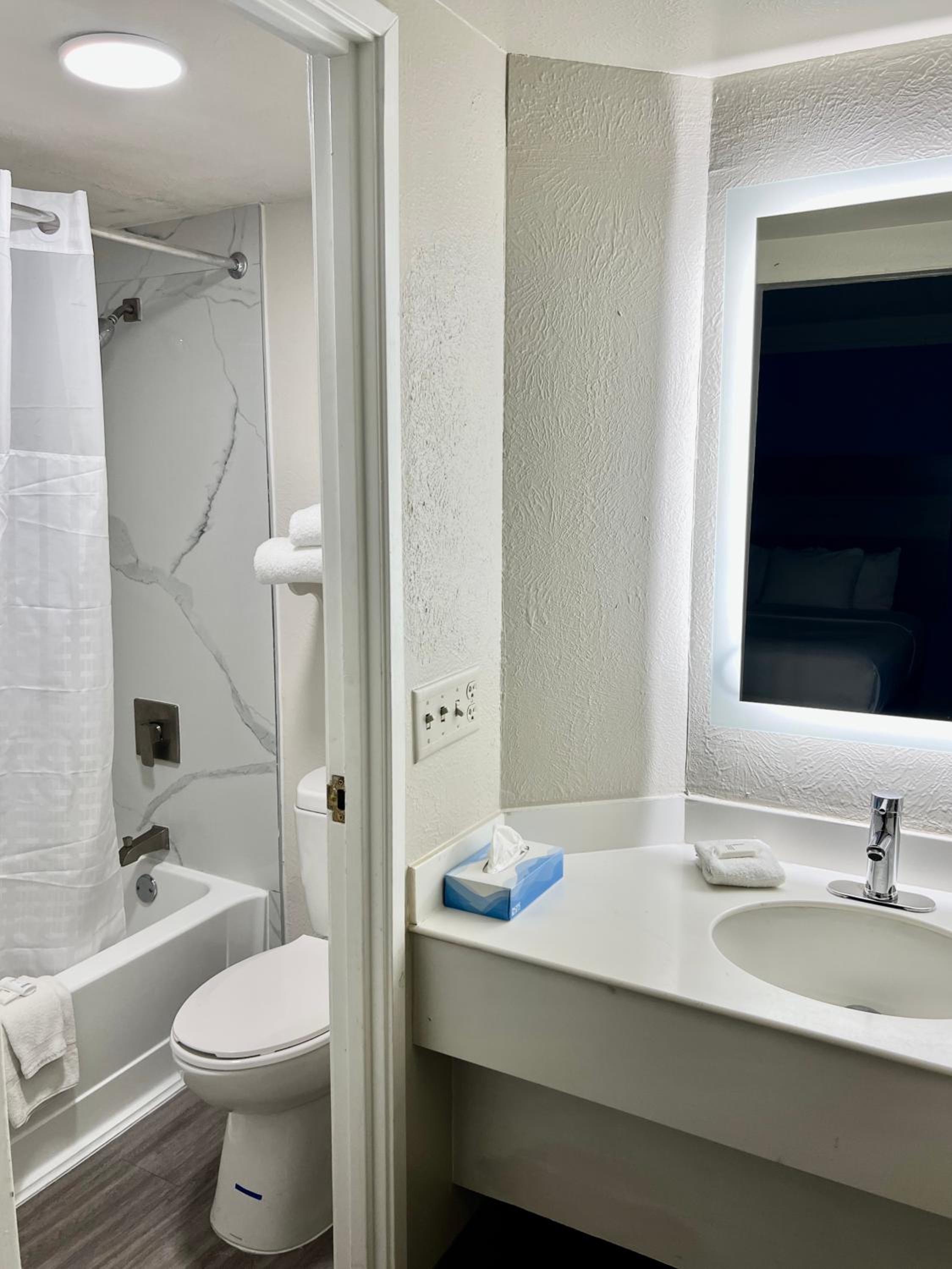 Deluxe Double Room with Two Double Beds - Photo 4