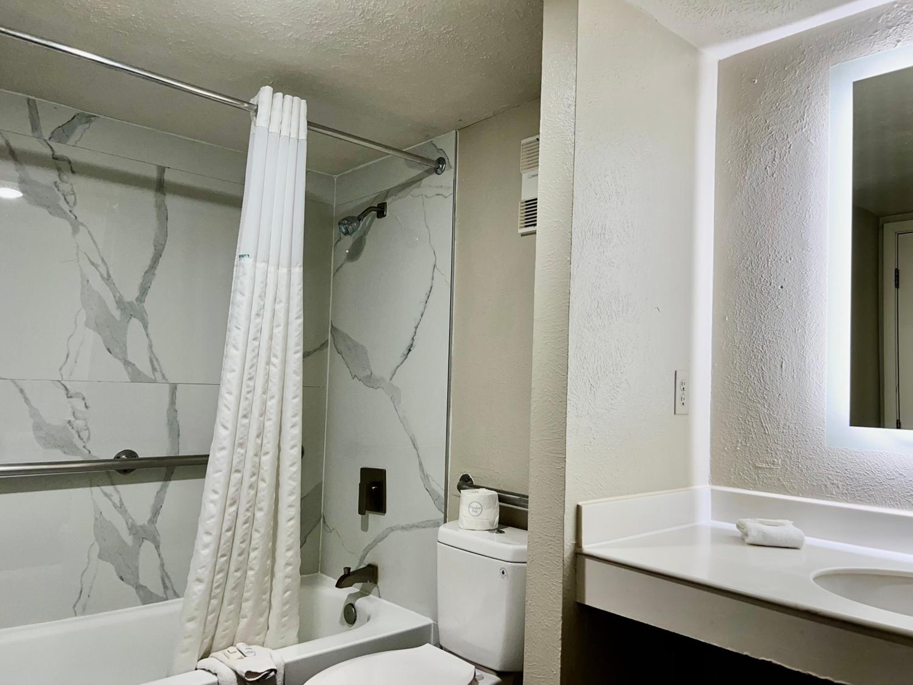 Deluxe Double Room with Two Double Beds - Photo 5