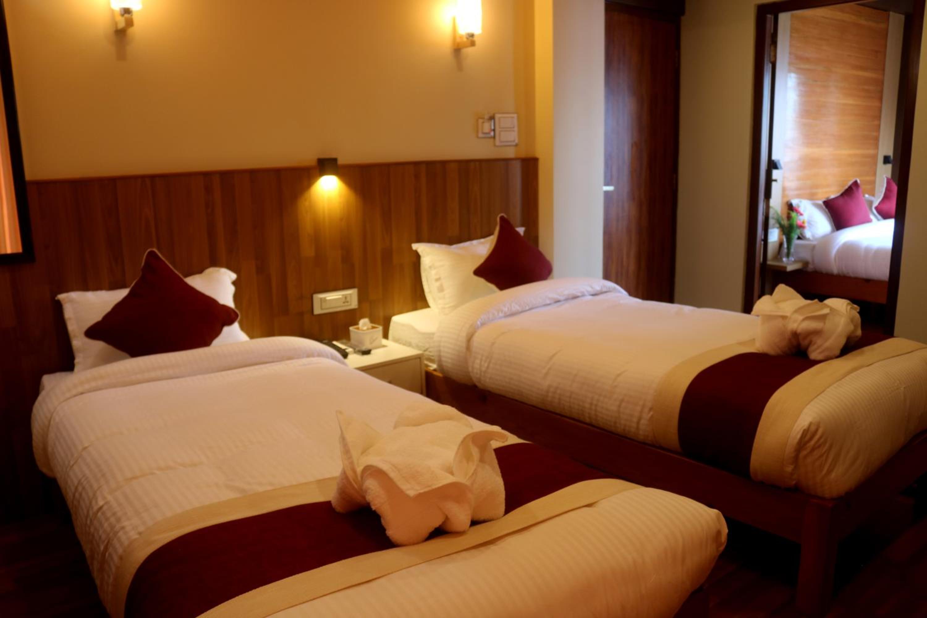 Deluxe Double or Twin Room with Balcony - Photo 13