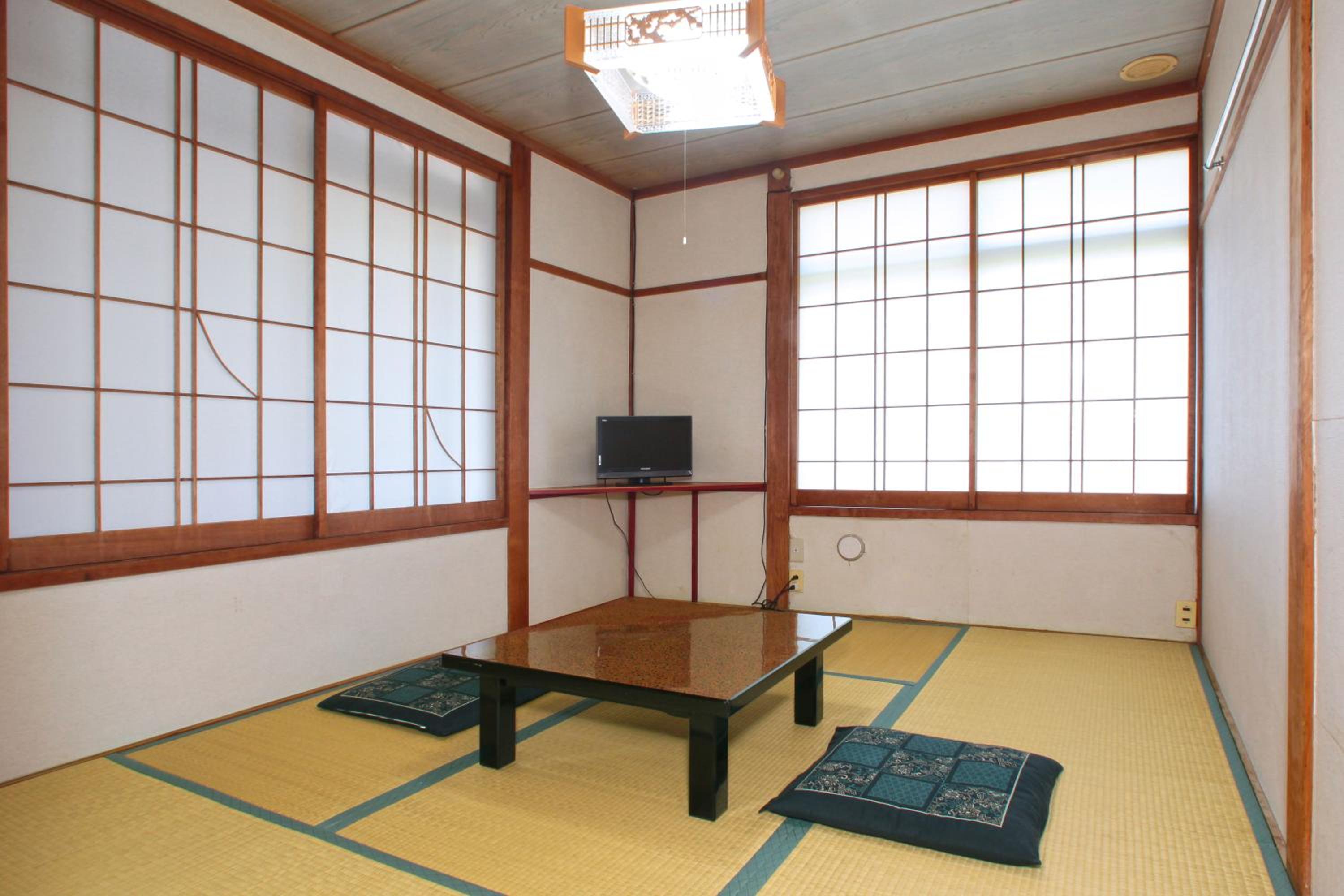 Japanese-Style Room with Shared Bathroom photo 1