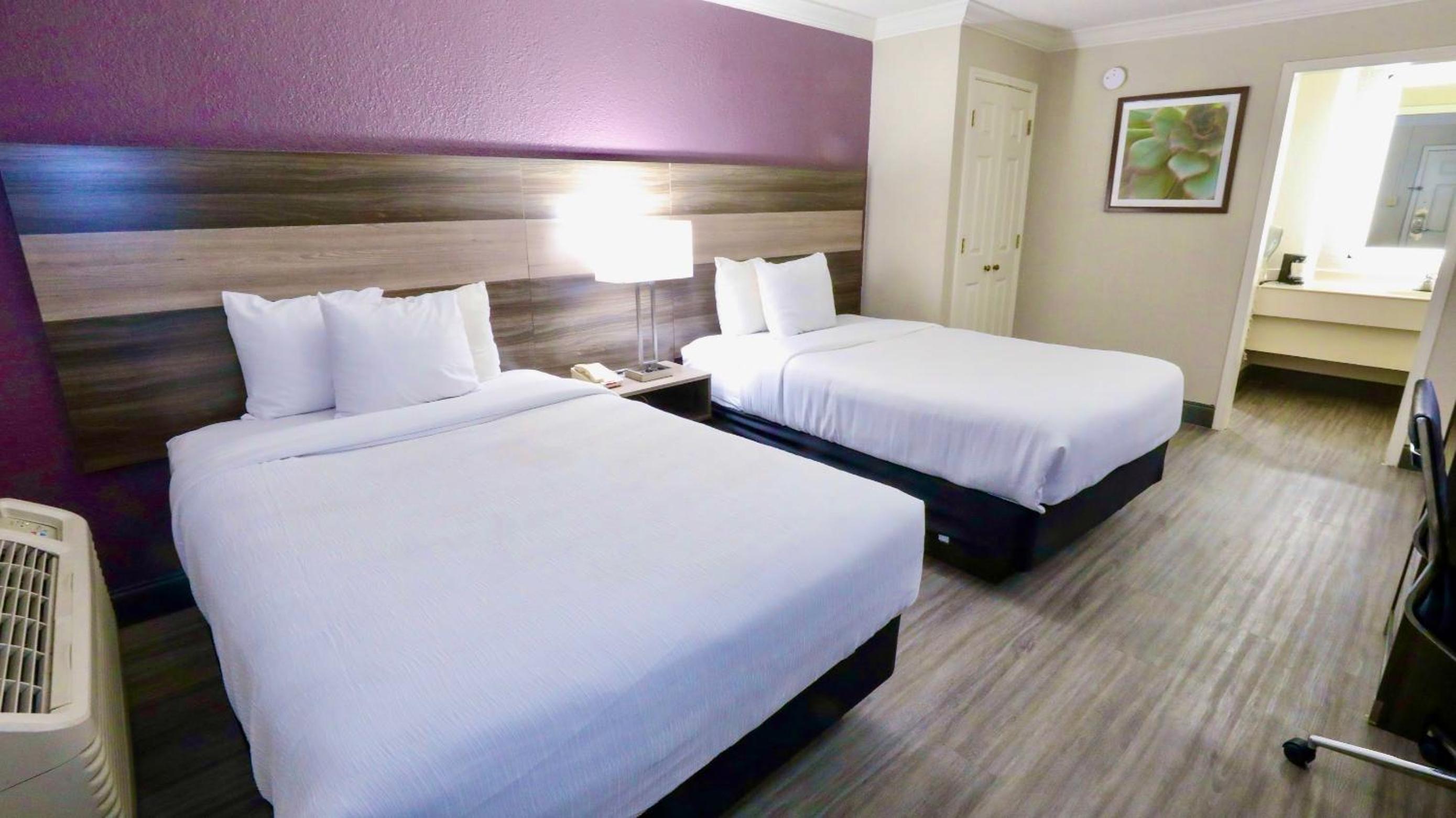 Room with Two Double Beds - Photo 6
