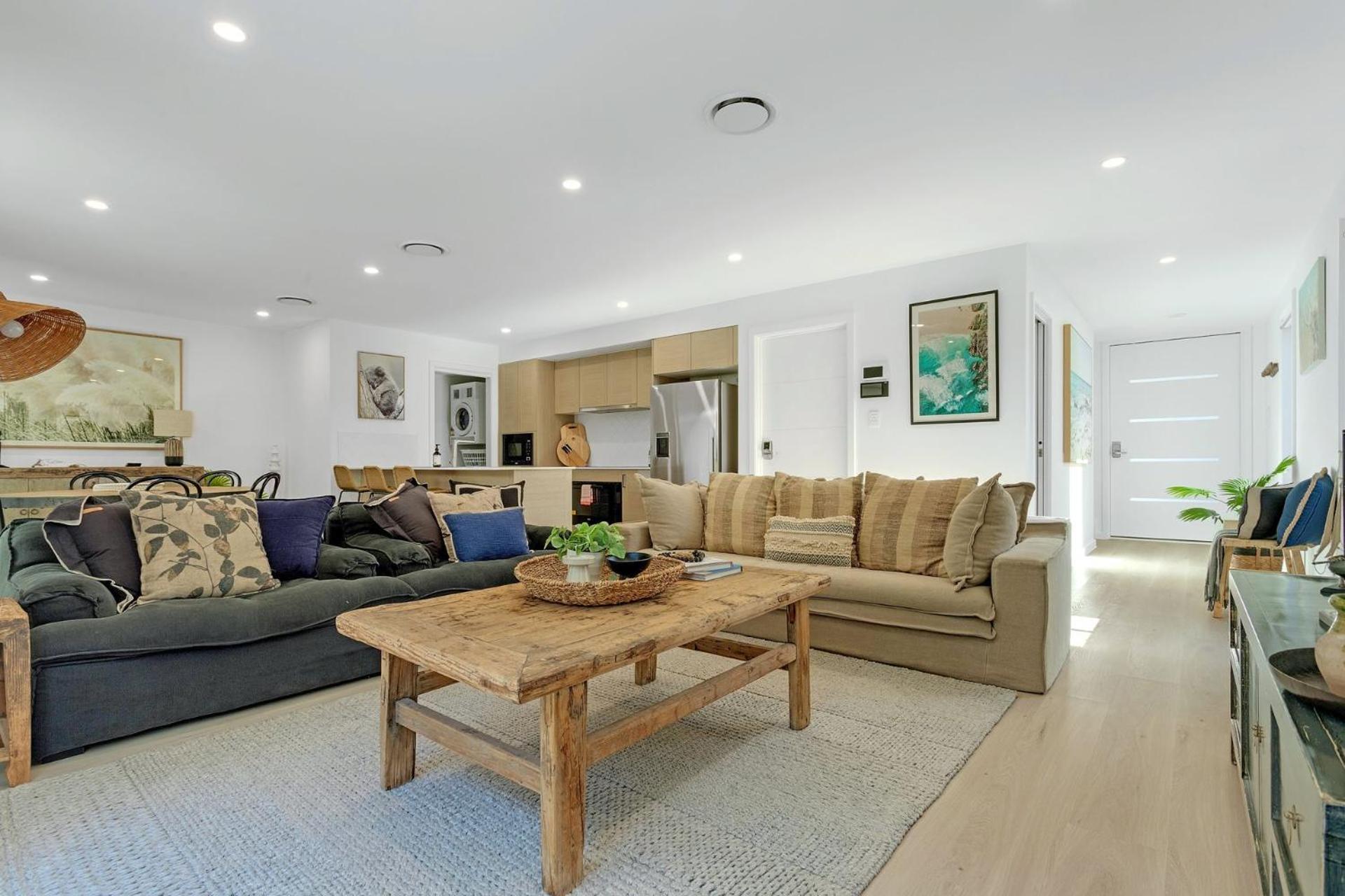 Three-Bedroom House photo 3