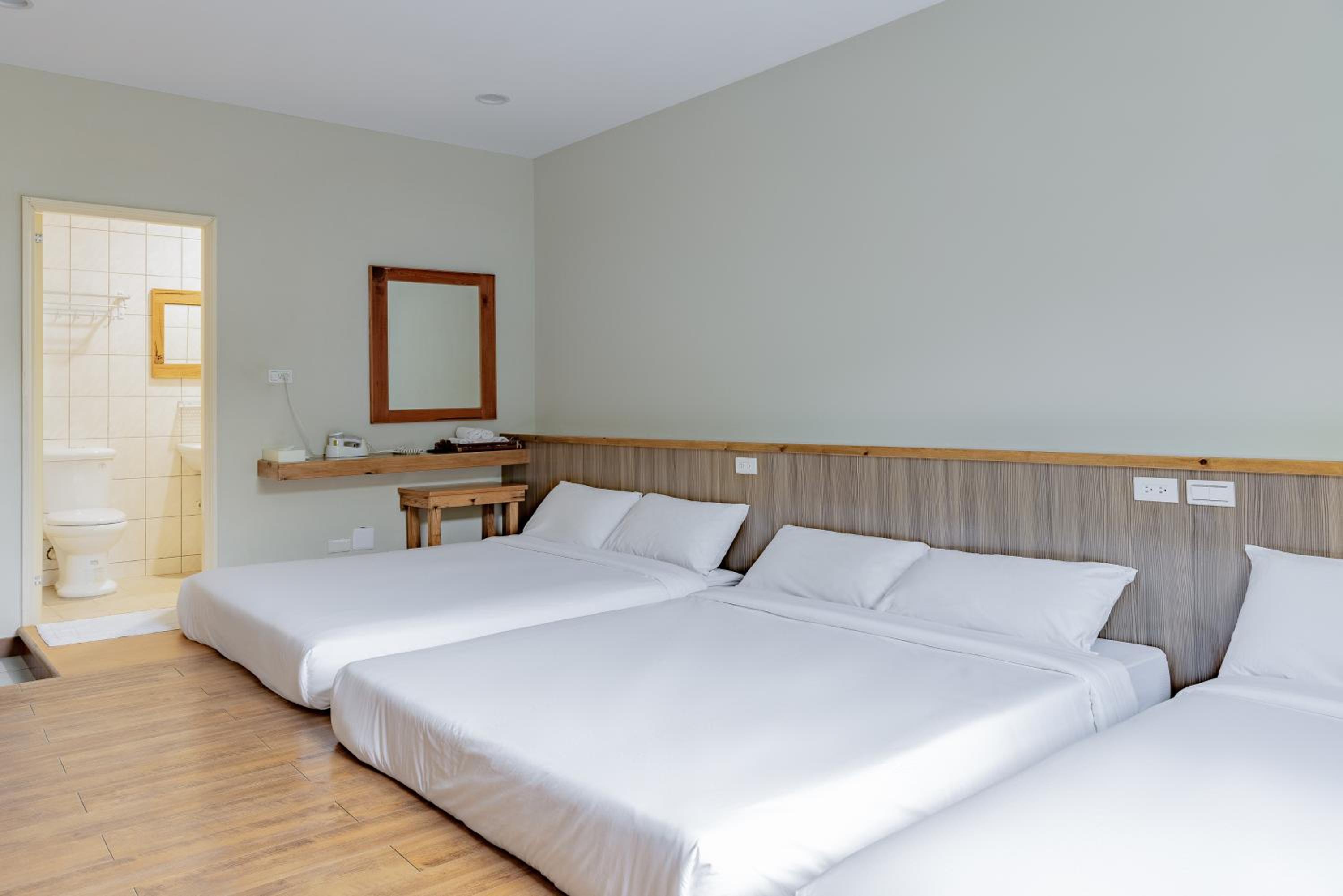 Single Bed in 6-Bed Dormitory Room photo 1