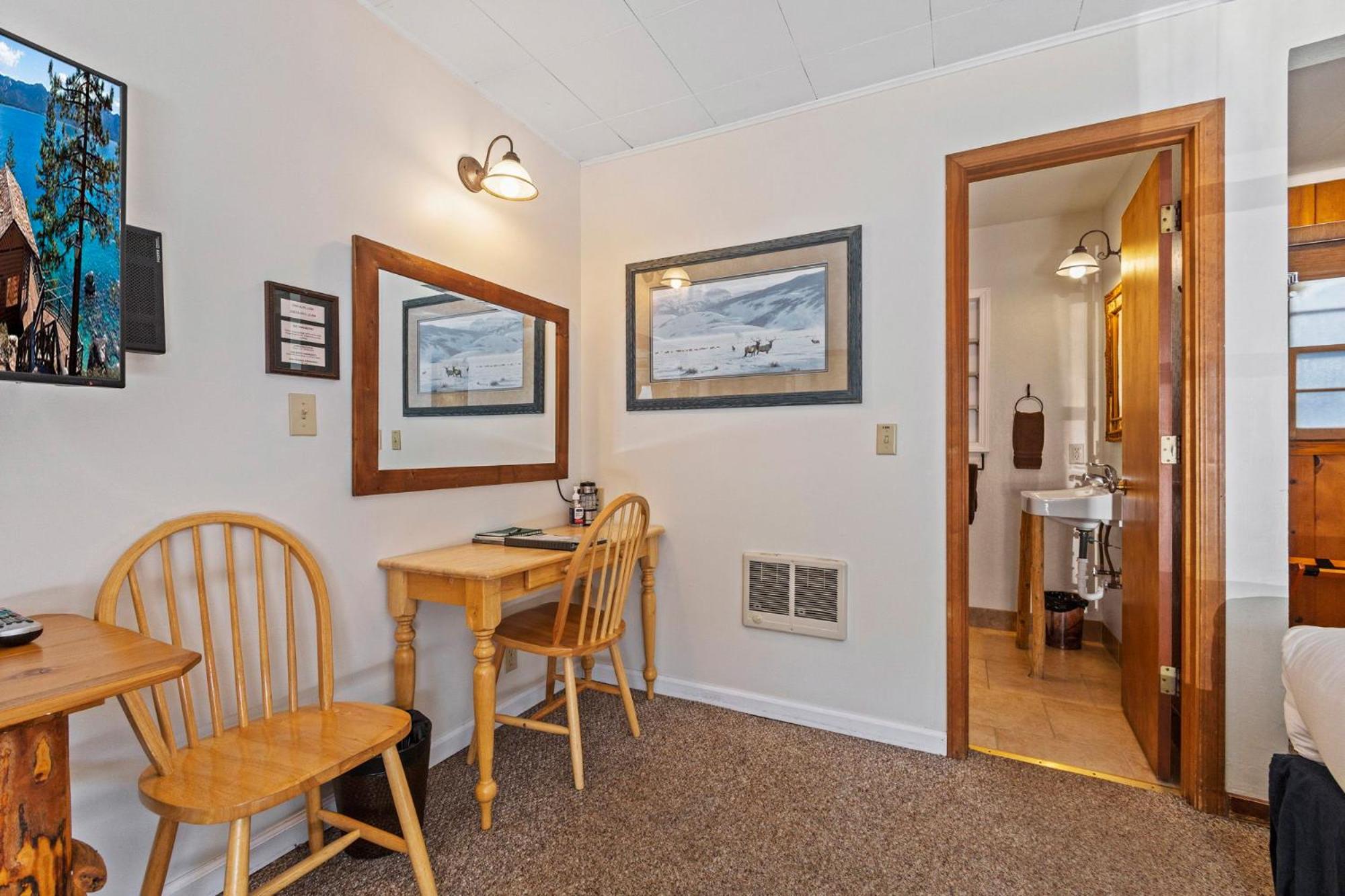 Classic Quadruple Room - Photo 9