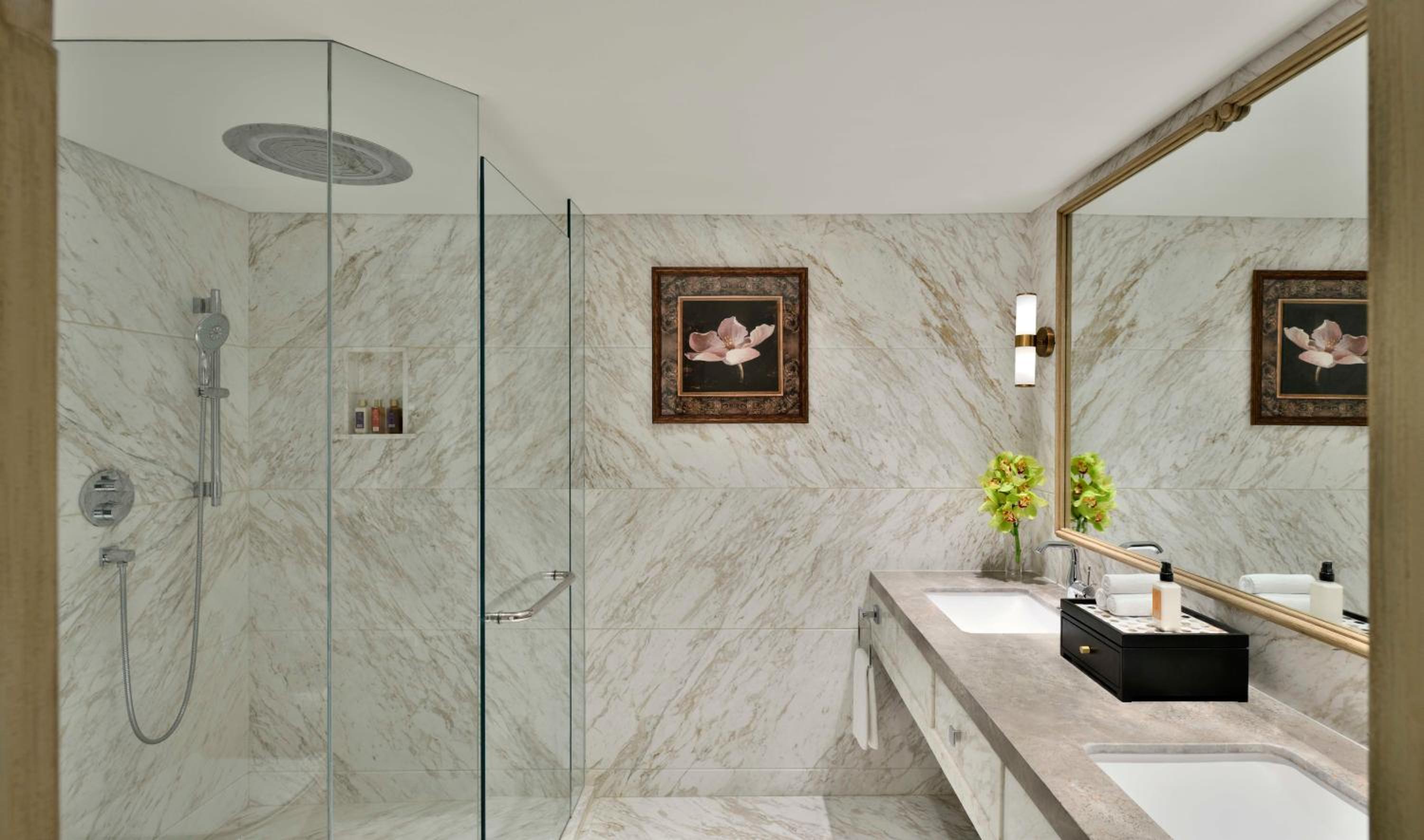 Signature Suite – Versailles with one way airport transfer and access to club lounge Signature Suite – Versailles with one way airport transfer and access to club lounge
