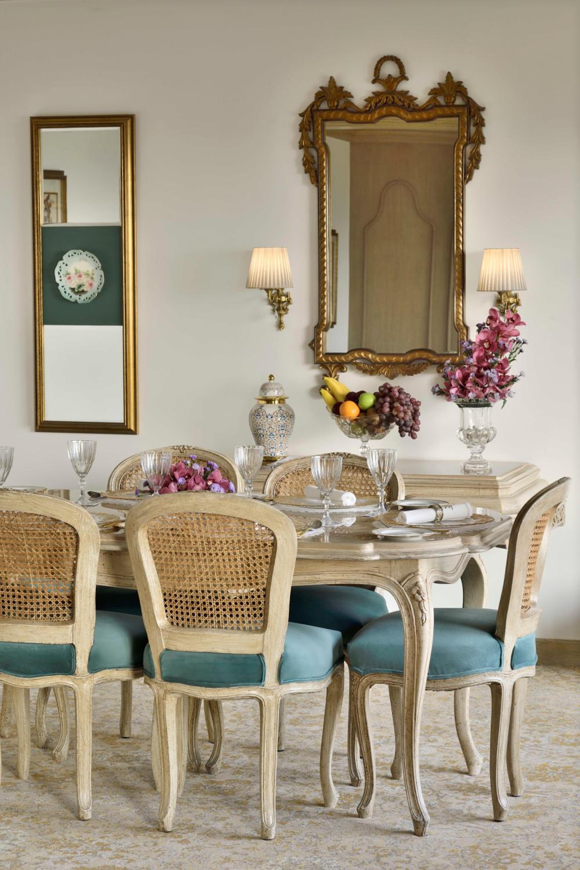 Signature Suite – Versailles with one way airport transfer and access to club lounge Signature Suite – Versailles with one way airport transfer and access to club lounge