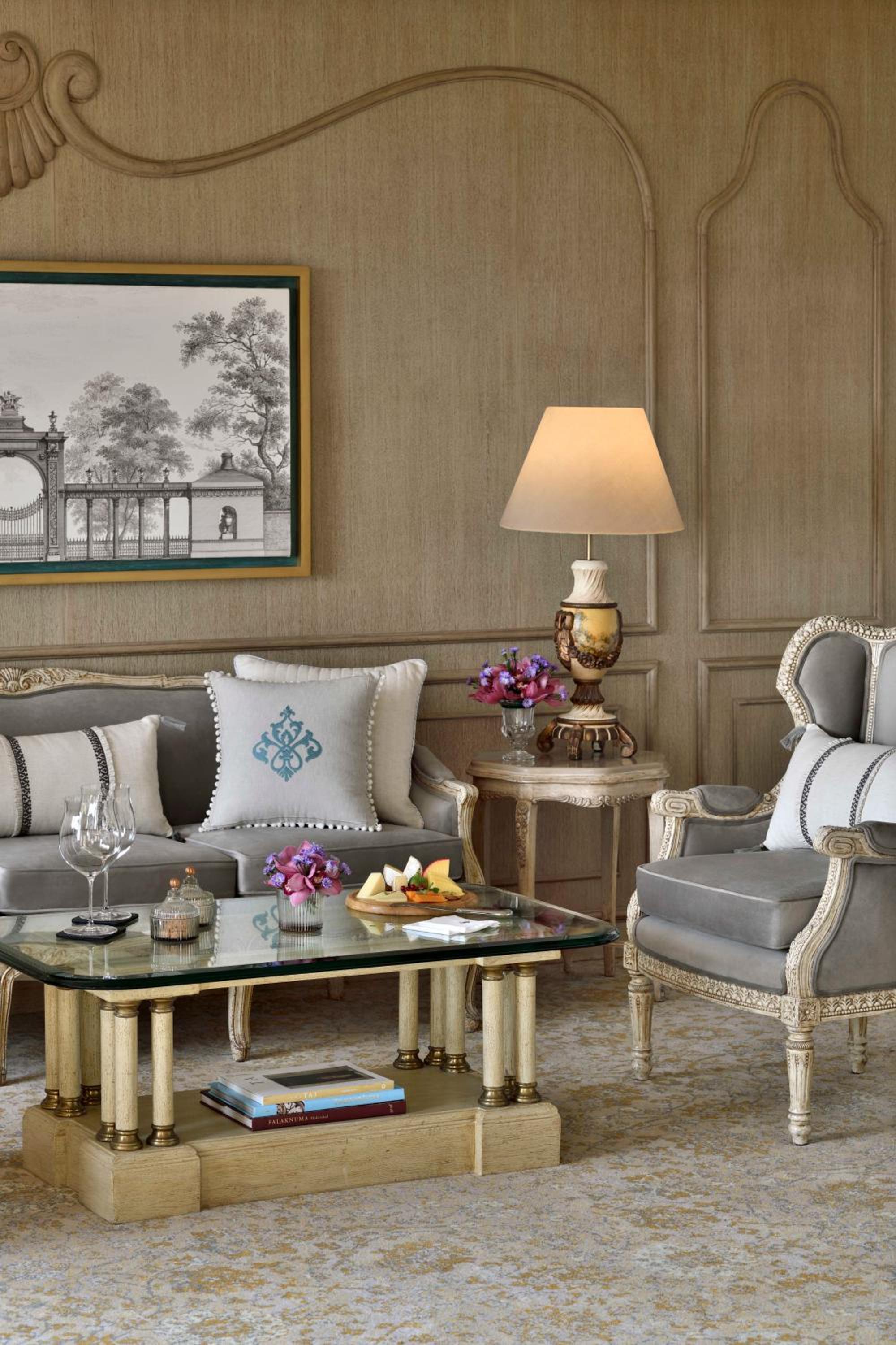 Signature Suite - Versailles with one way airport transfer and access to club lounge
