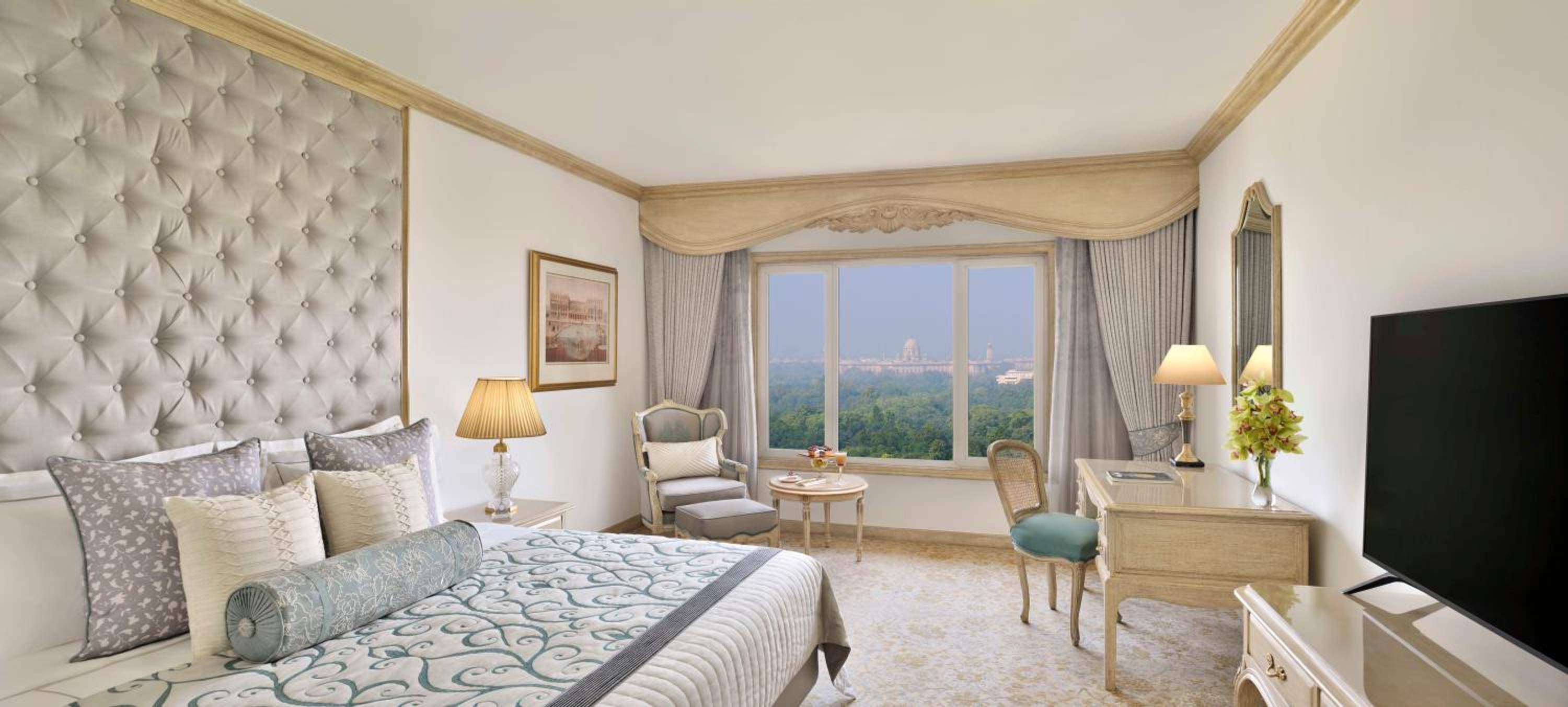 Signature Suite - Versailles with one way airport transfer and access to club lounge