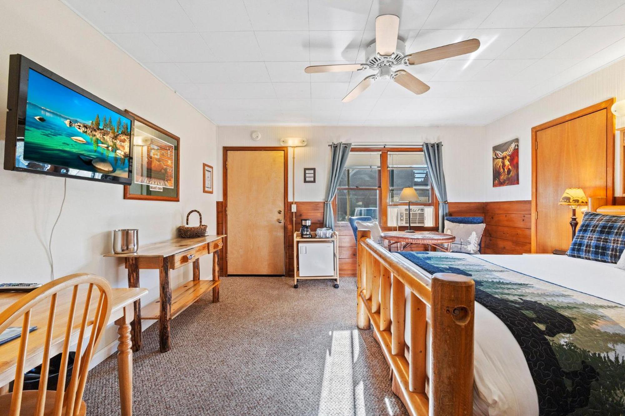 No. 4 Queen Room (Pet-friendly) - Photo 6