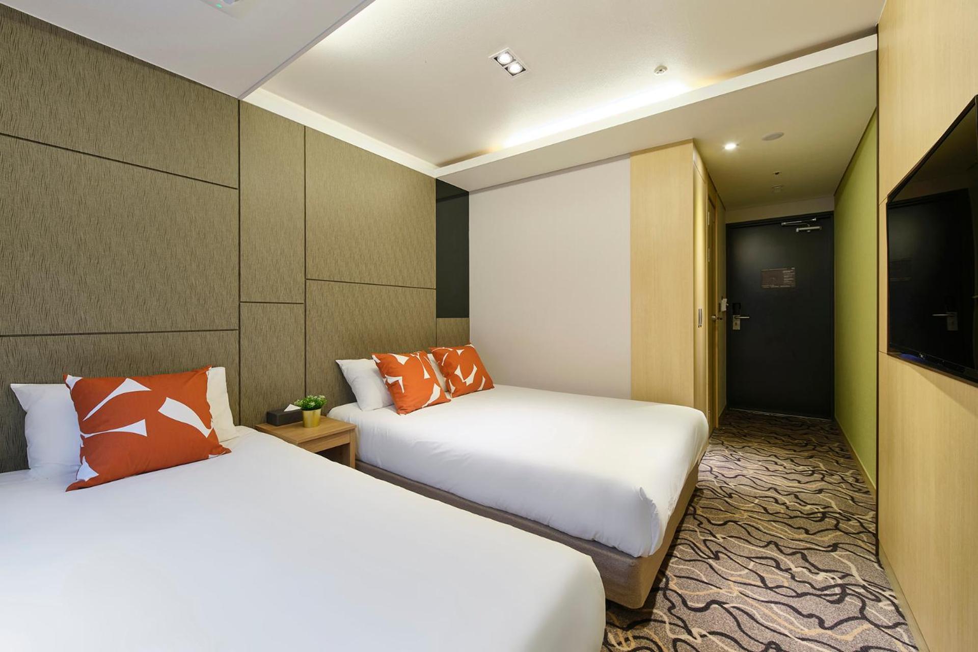 Deluxe Family Room - Photo 1