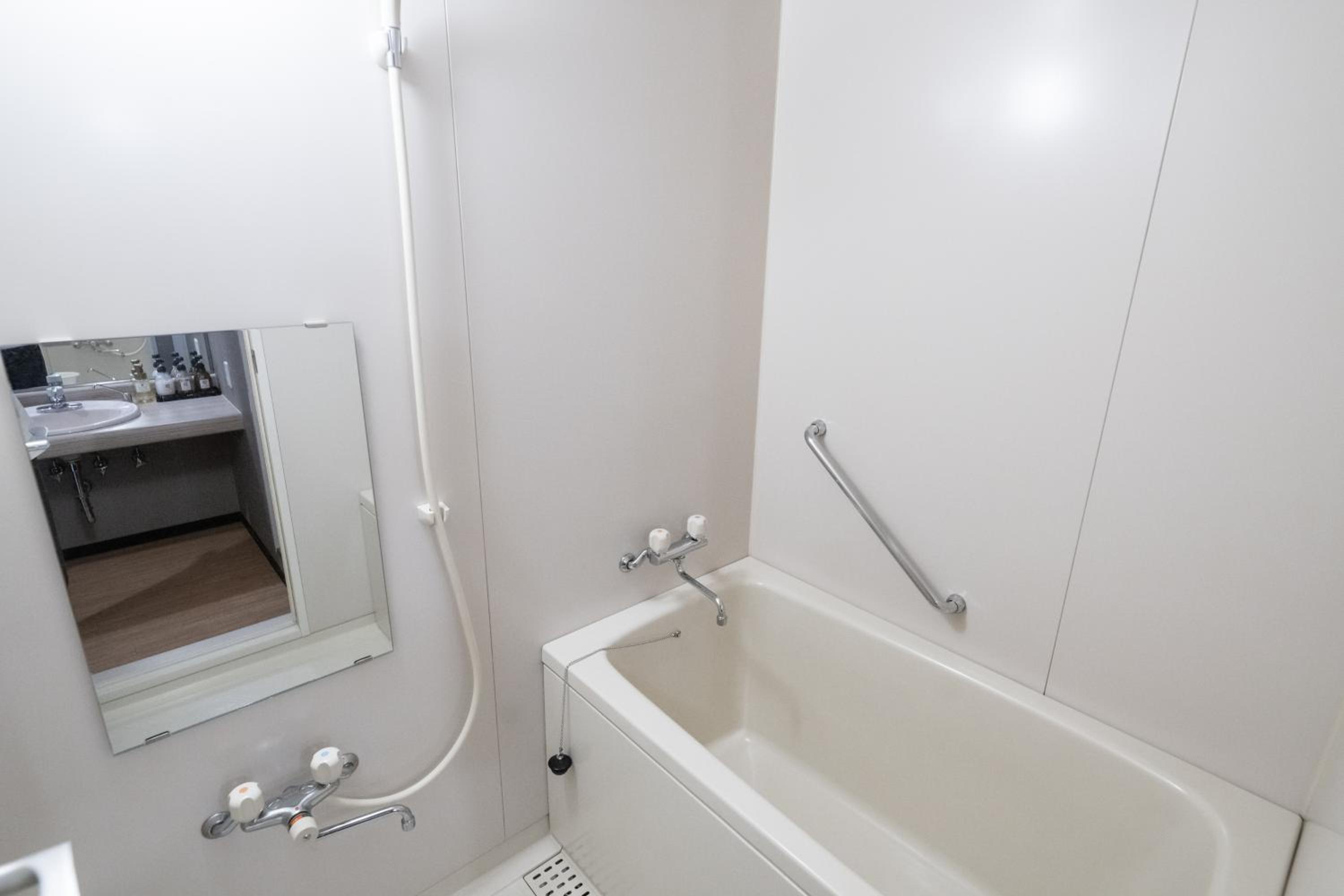 Standard Twin Room - Photo 6