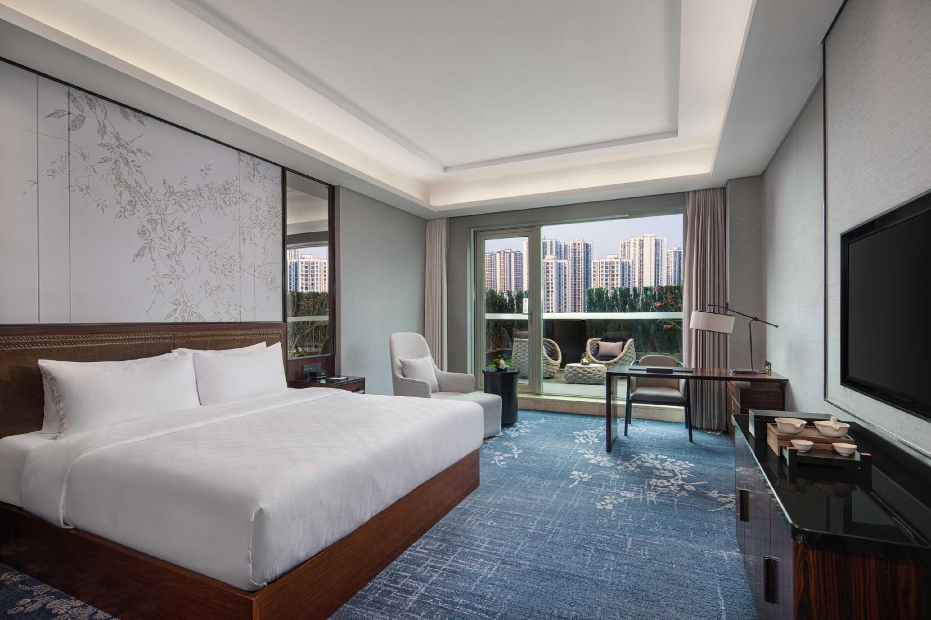 One-Bedroom King Suite
