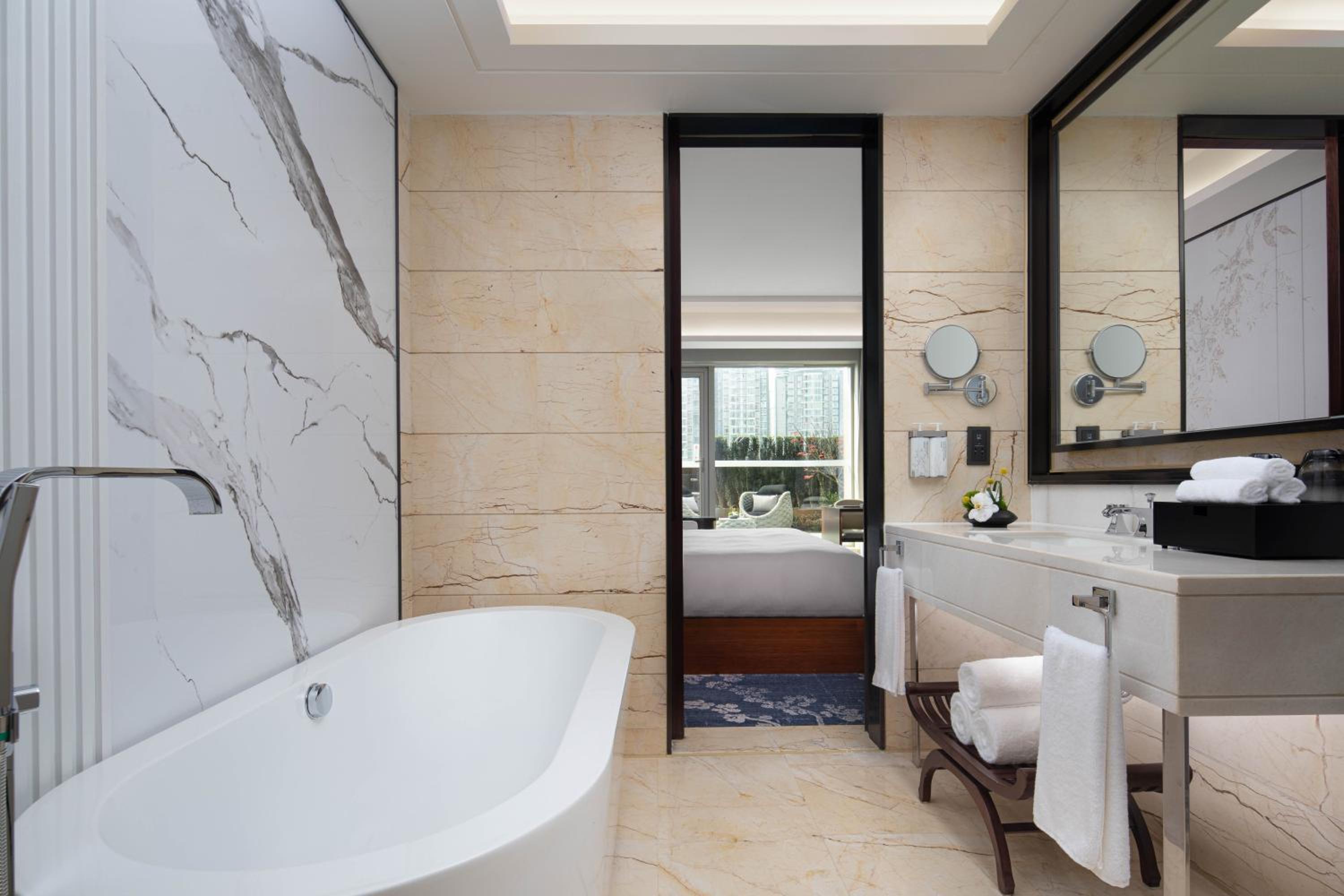 One-Bedroom King Suite
