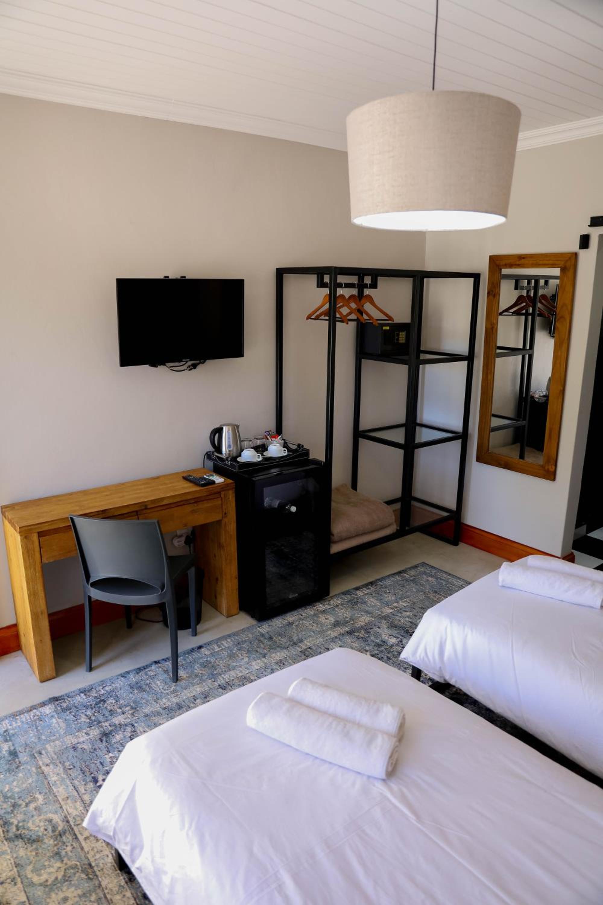 Budget Twin Room - Photo 1