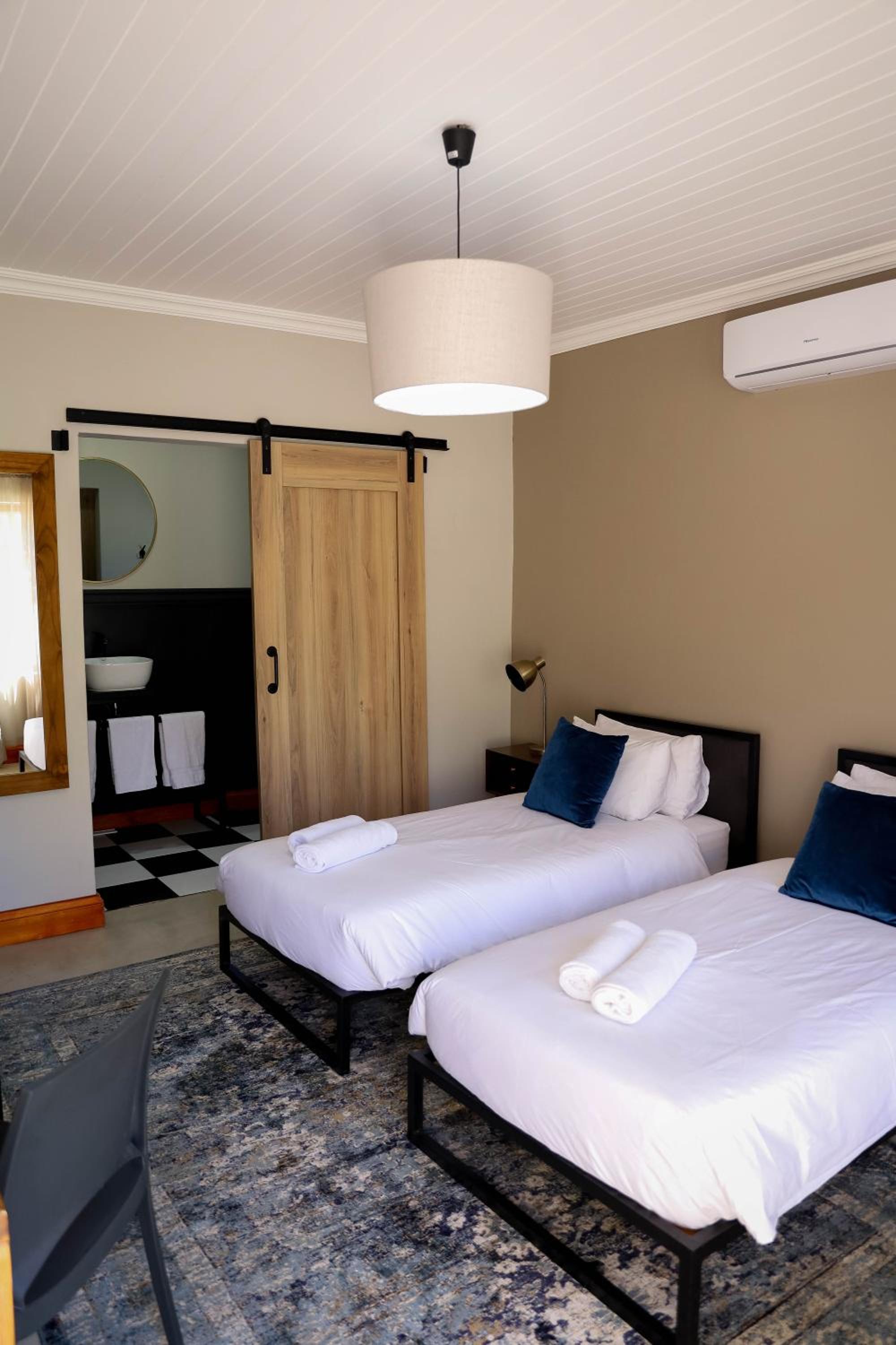 Budget Twin Room - Photo 2