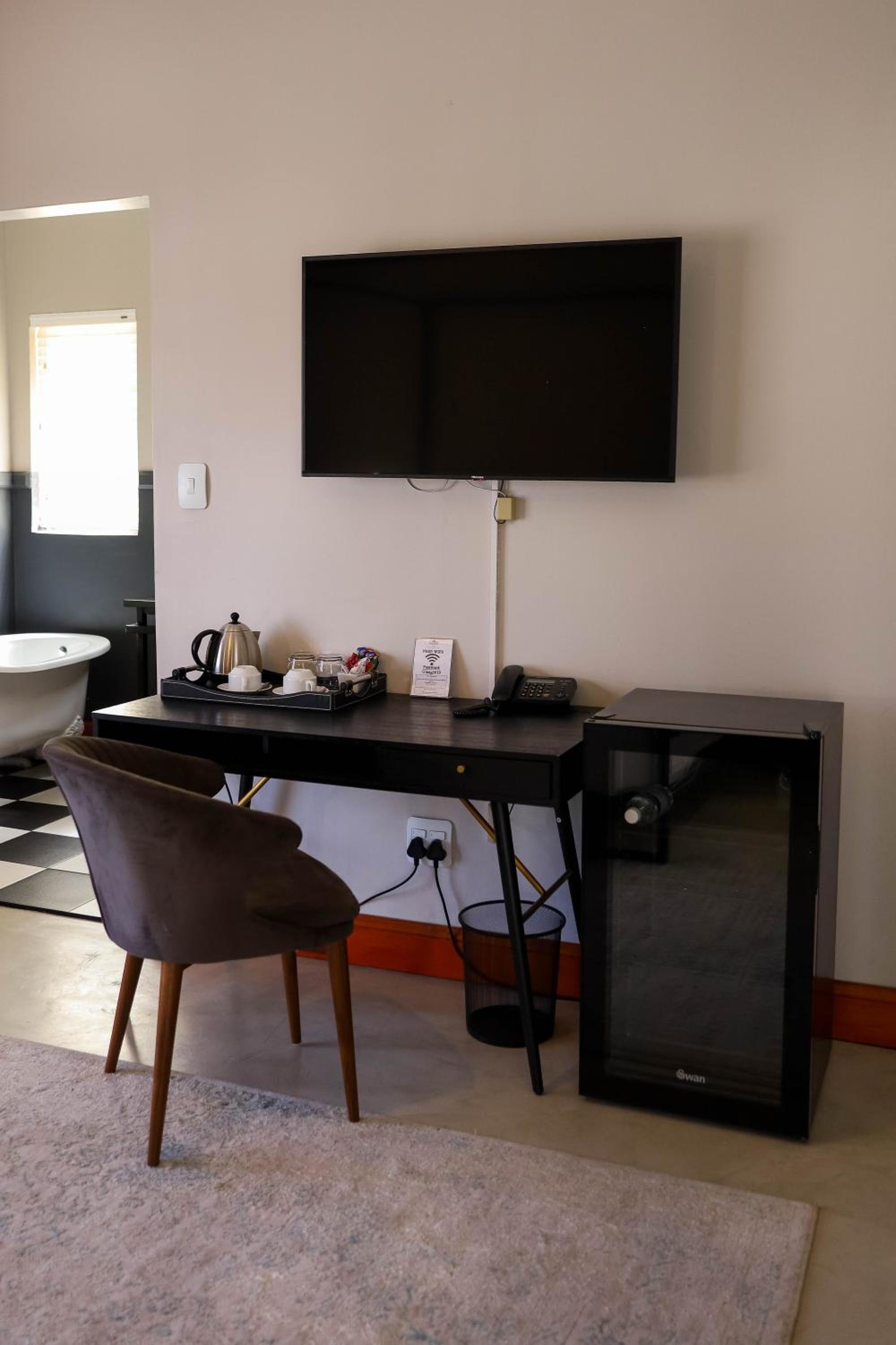 Deluxe King Room - Photo 3