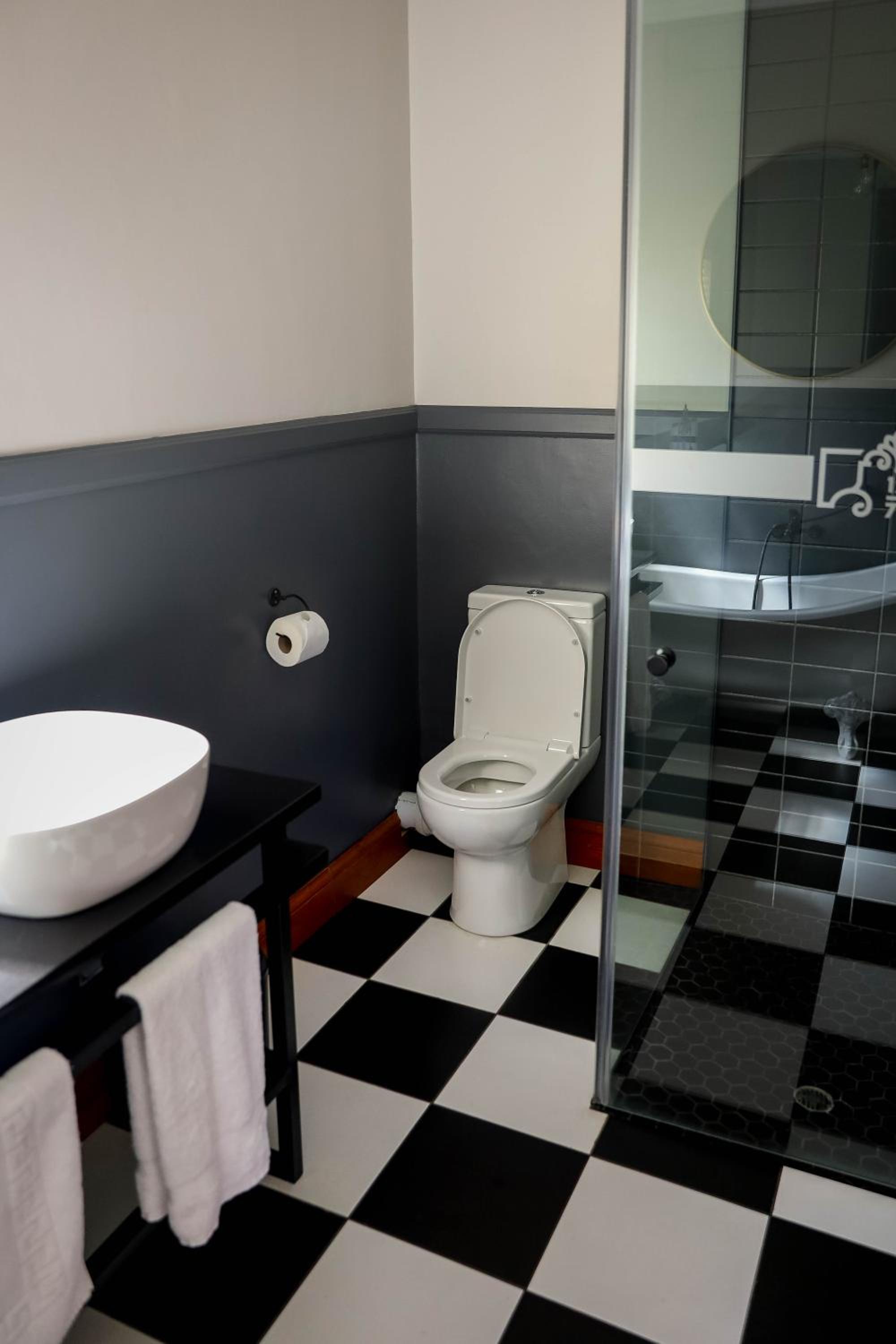 Deluxe King Room - Photo 6