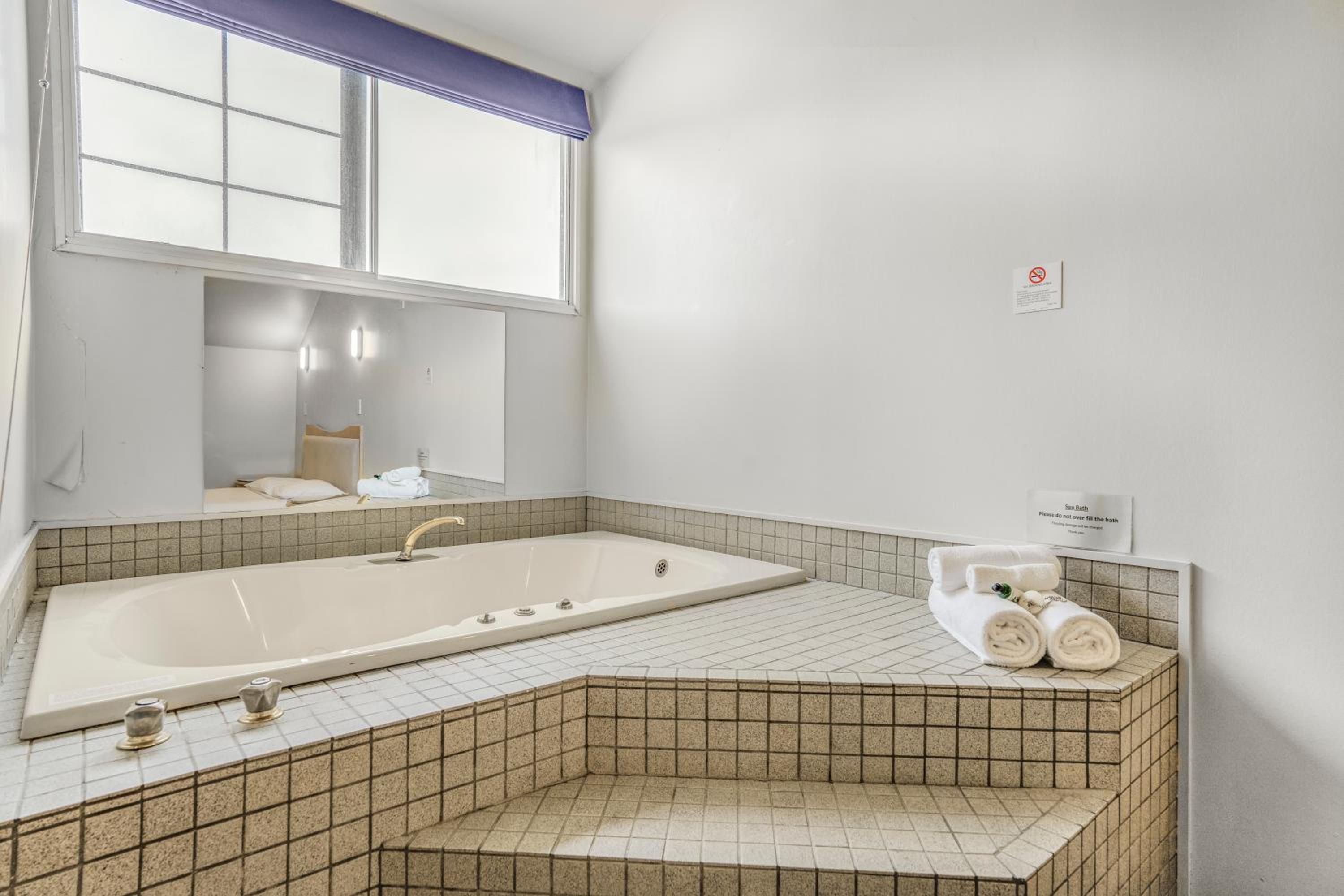 Studio with Spa Bath