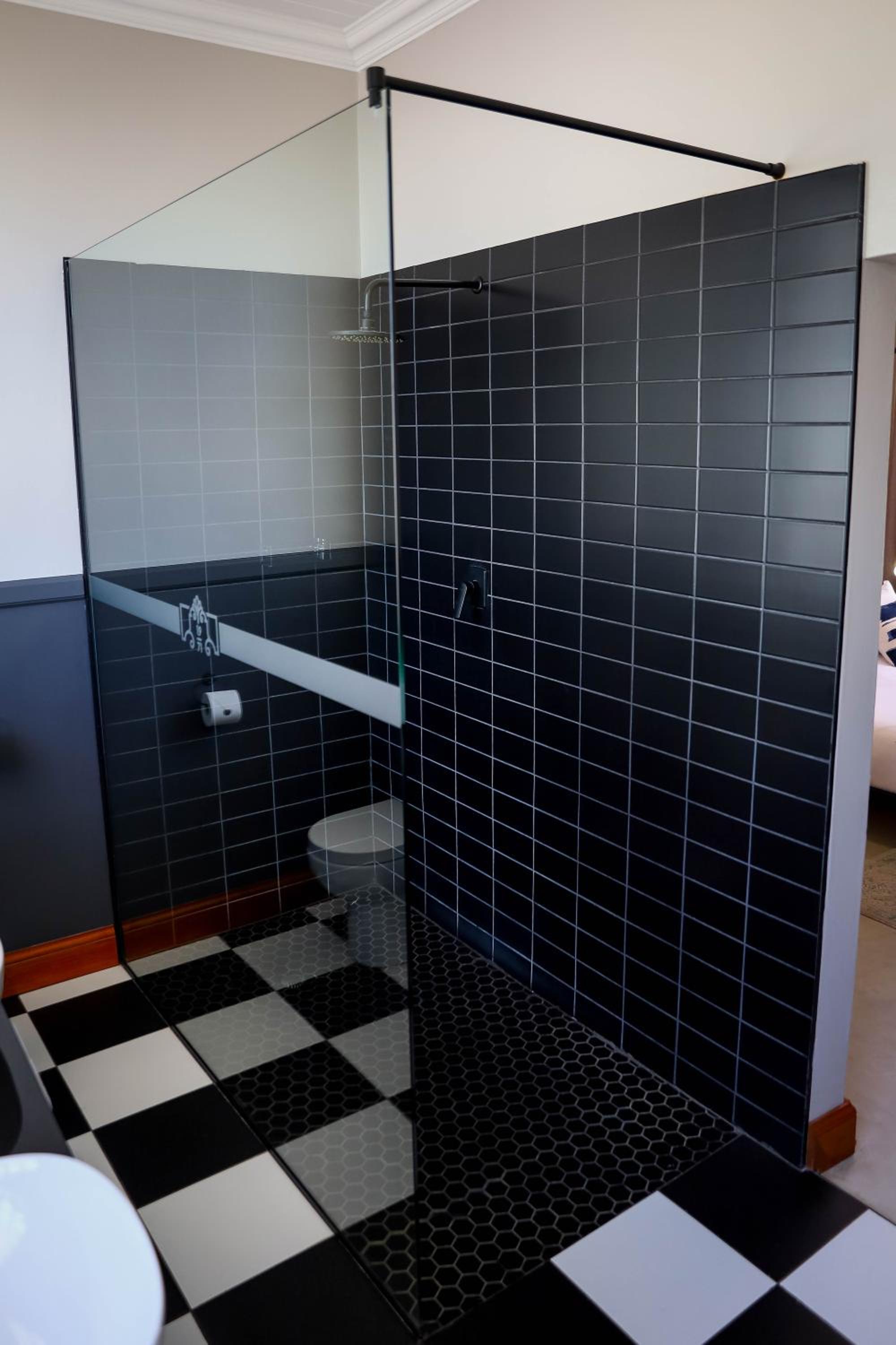 Deluxe King Room - Photo 12