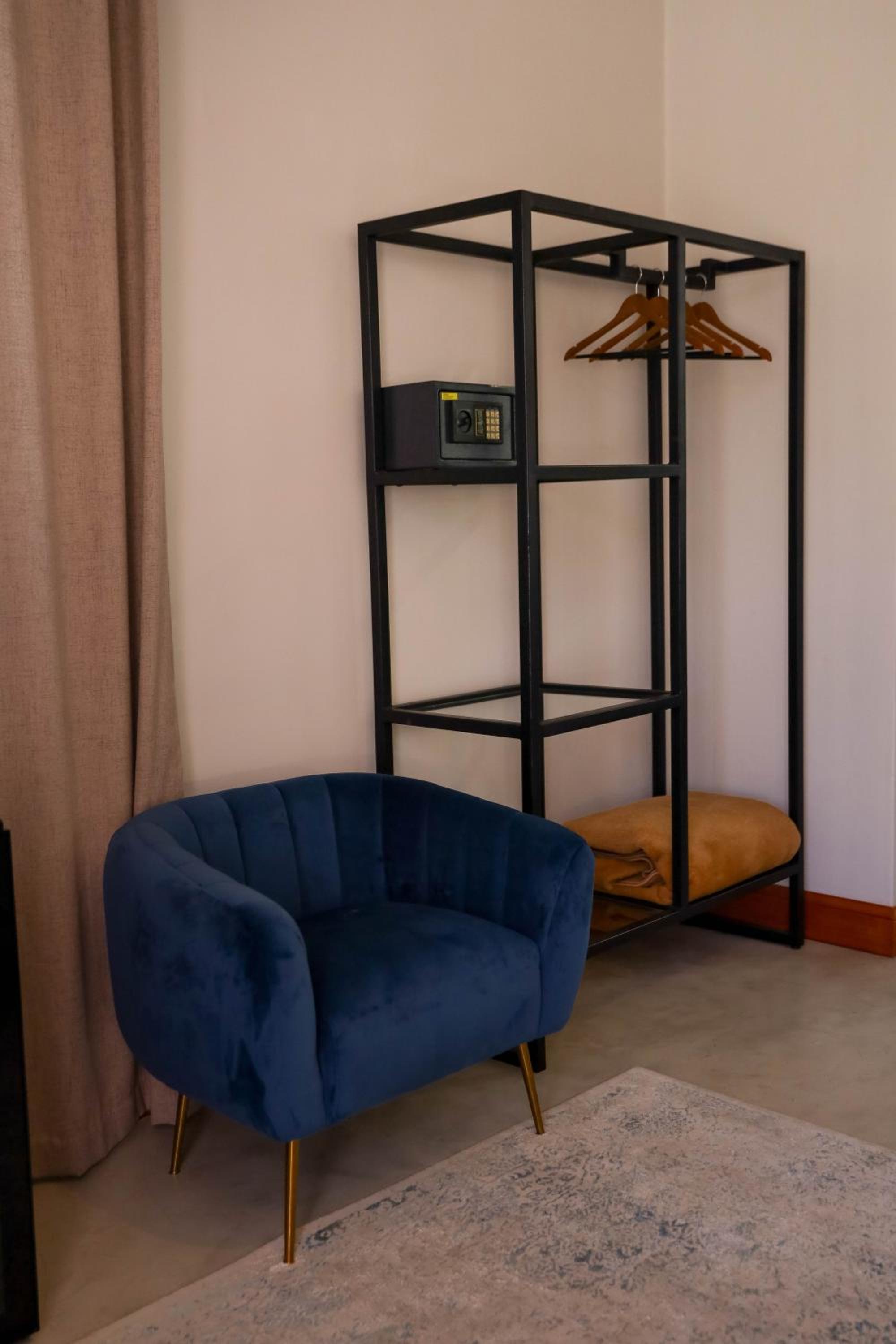 Deluxe King Room - Photo 15