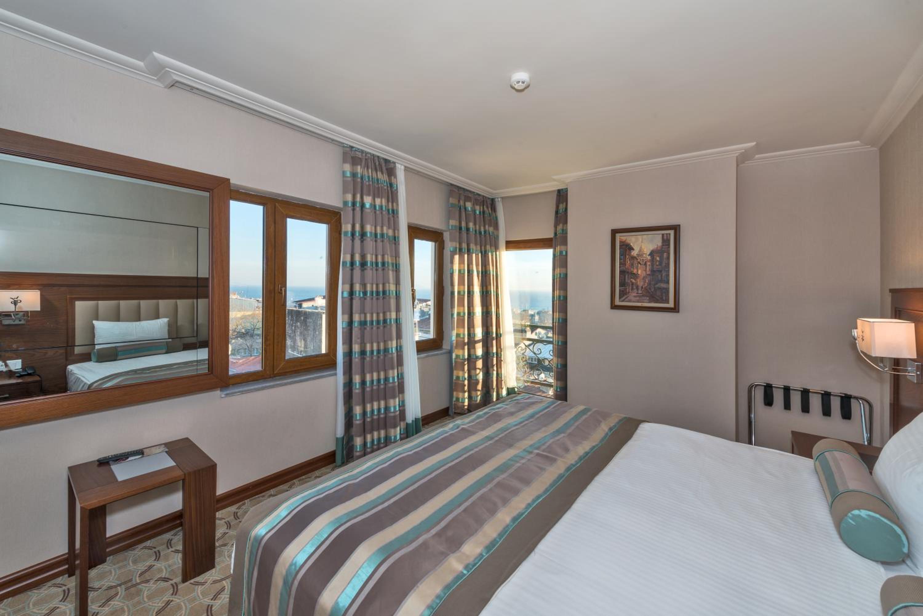 Deluxe Double or Twin Room photo 1