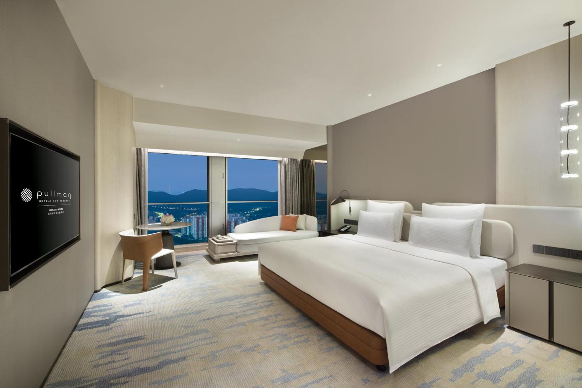 Premium Deluxe King Room with Skyline View - Photo 2
