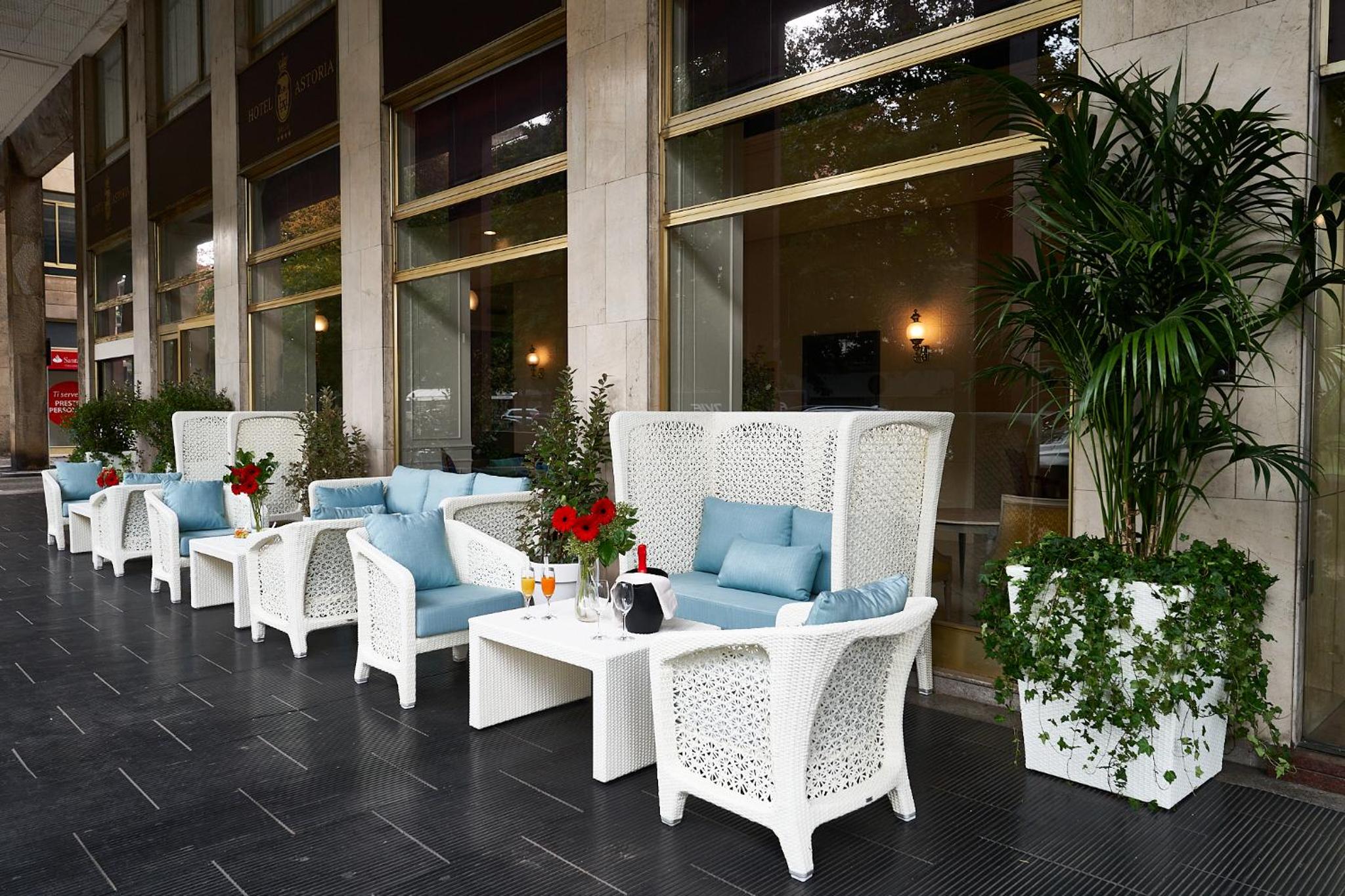 Suite - Photo 13